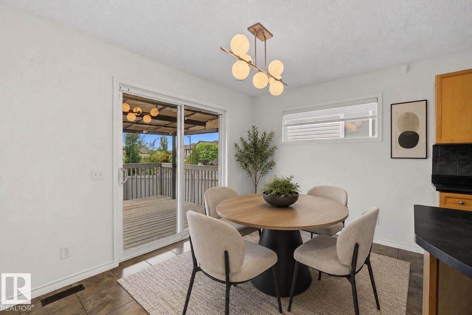616 61 Street Sw, Edmonton, AB - Indoor Photo Showing Dining Room