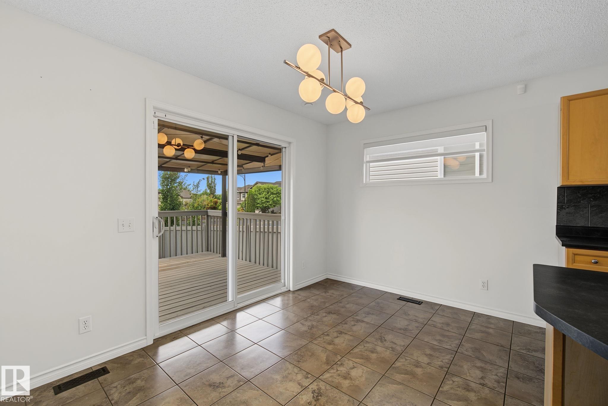 616 61 Street Sw, Edmonton, AB - Indoor Photo Showing Other Room
