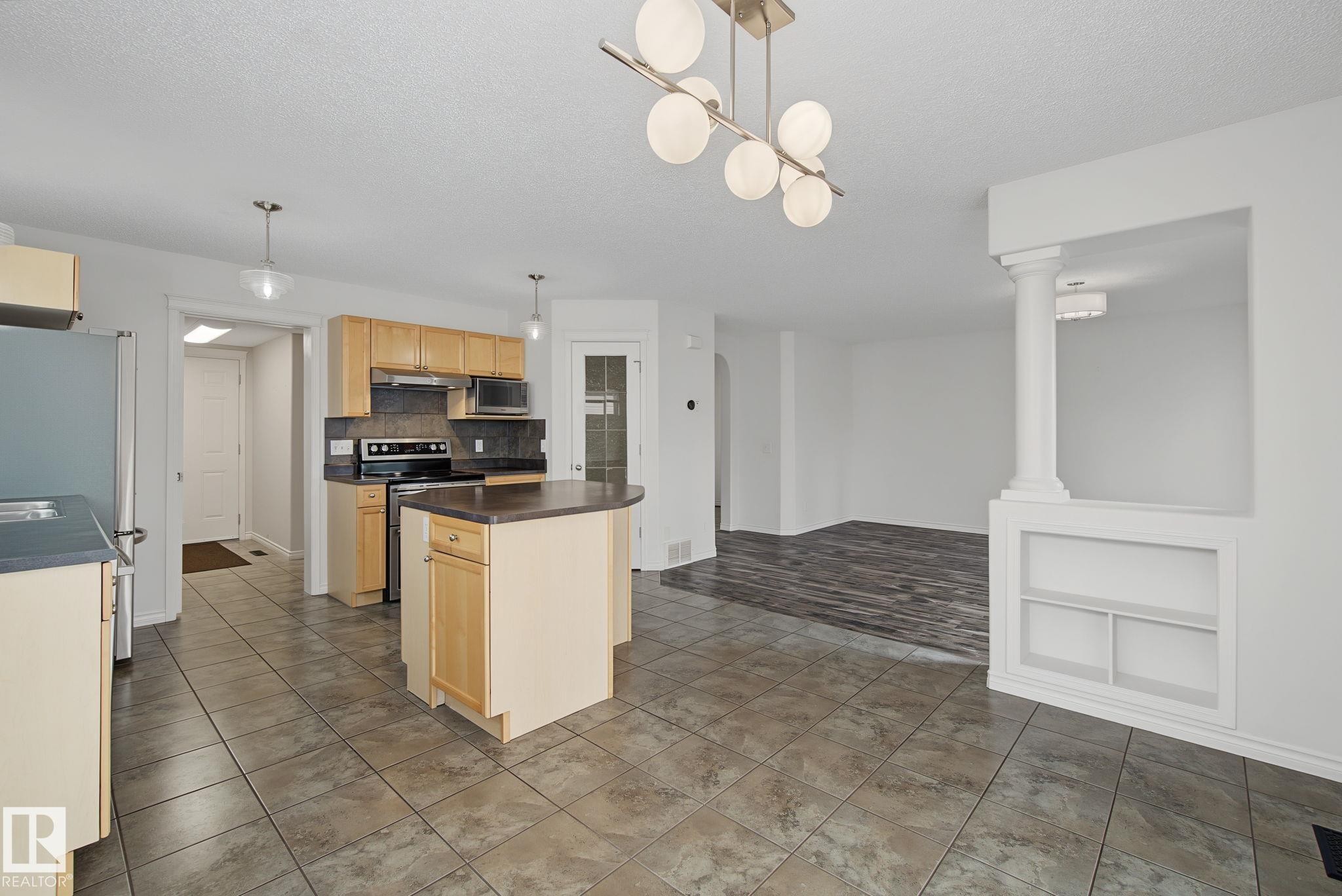 616 61 Street Sw, Edmonton, AB - Indoor Photo Showing Kitchen With Double Sink