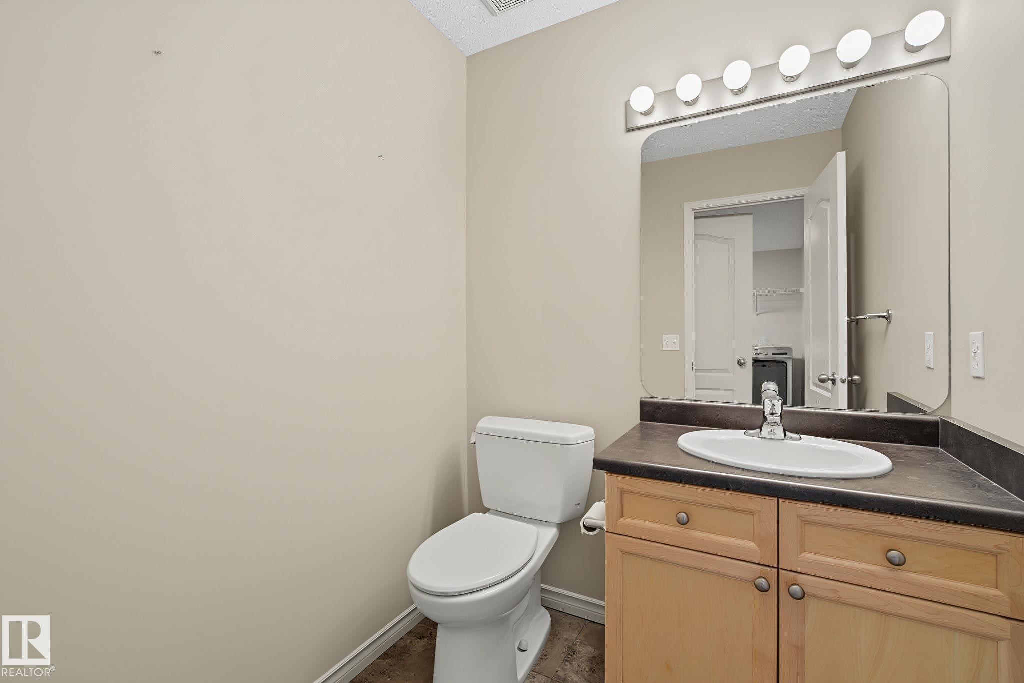 616 61 Street Sw, Edmonton, AB - Indoor Photo Showing Bathroom