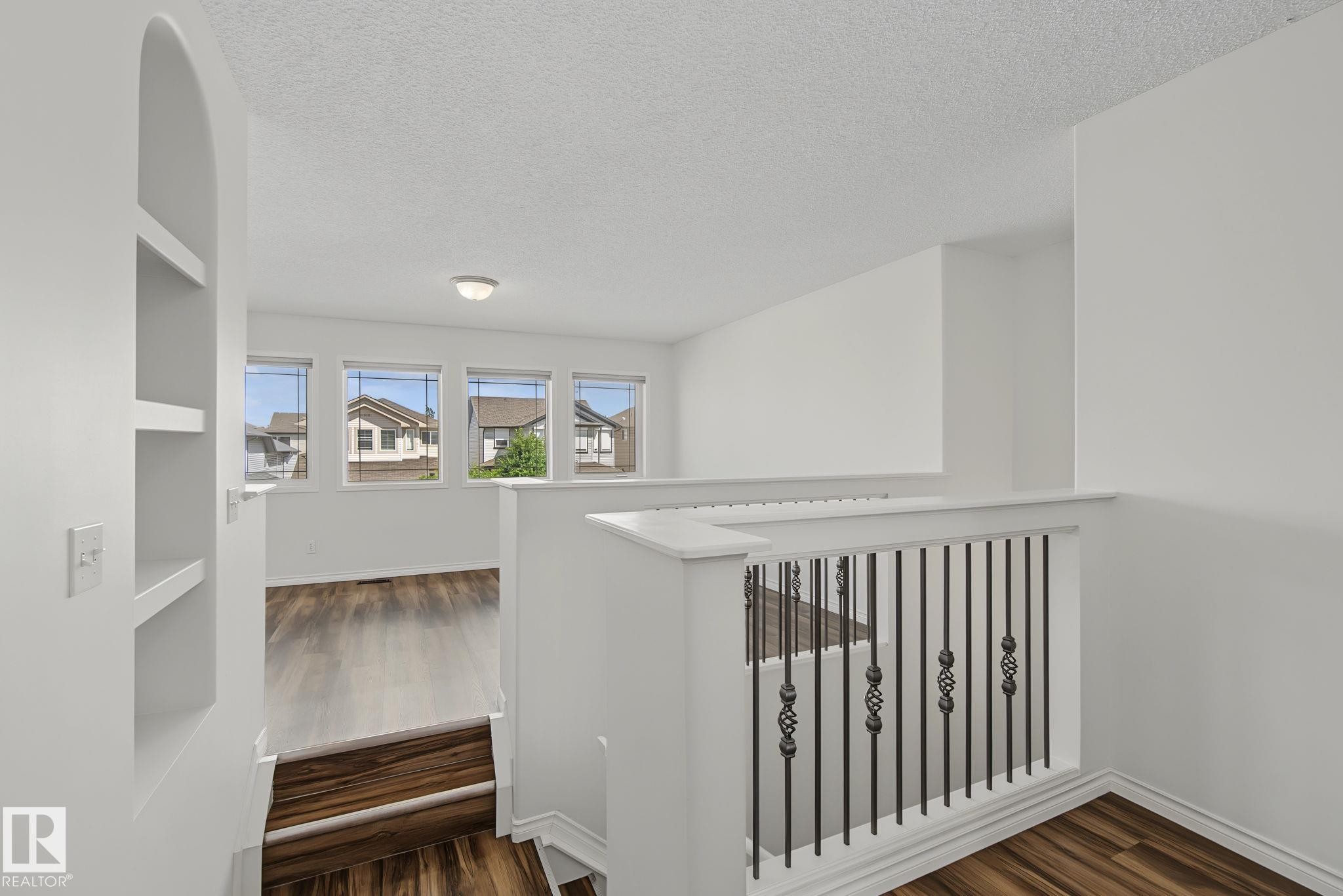 616 61 Street Sw, Edmonton, AB - Indoor Photo Showing Other Room