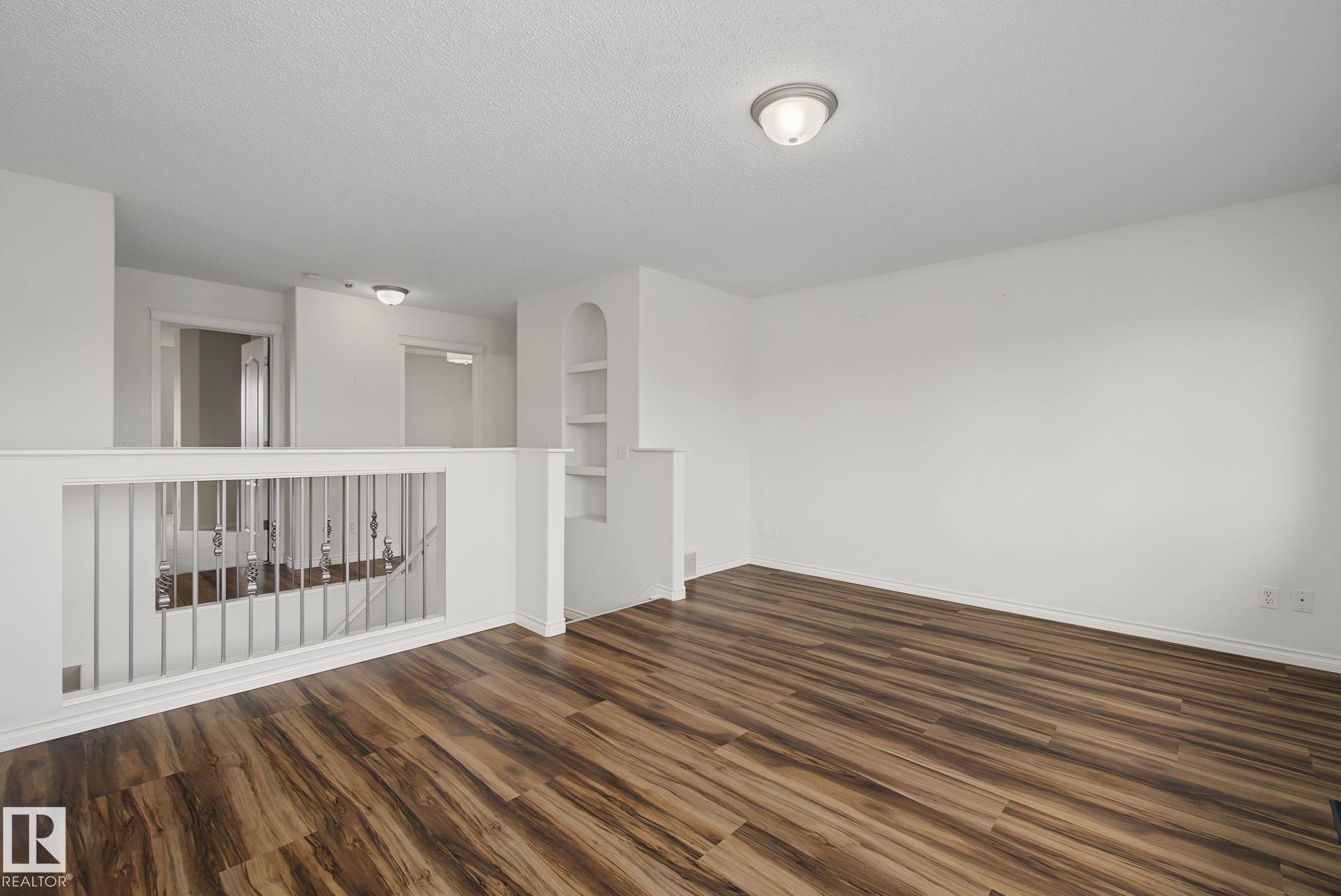 616 61 Street Sw, Edmonton, AB - Indoor Photo Showing Other Room