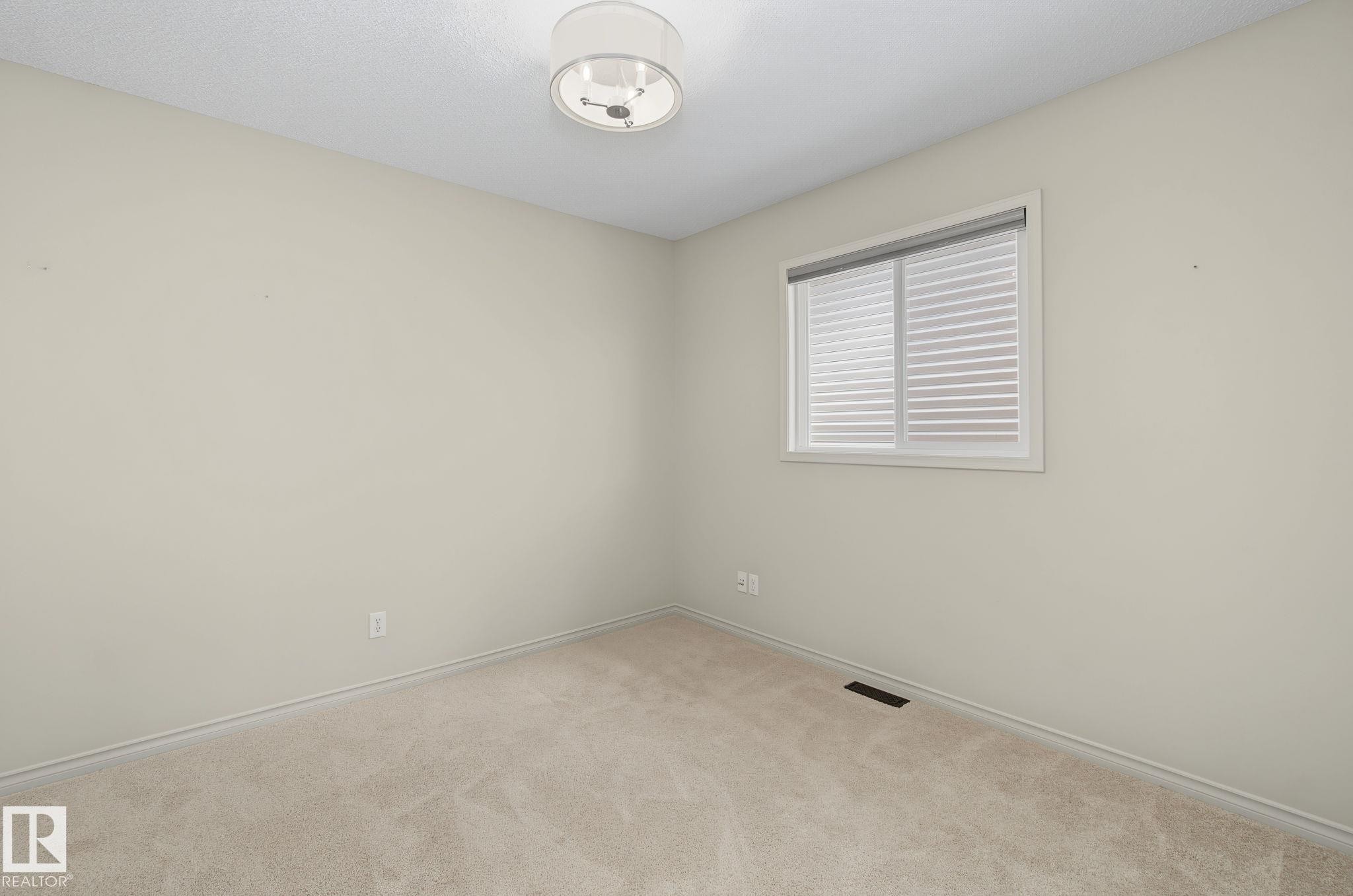616 61 Street Sw, Edmonton, AB - Indoor Photo Showing Other Room