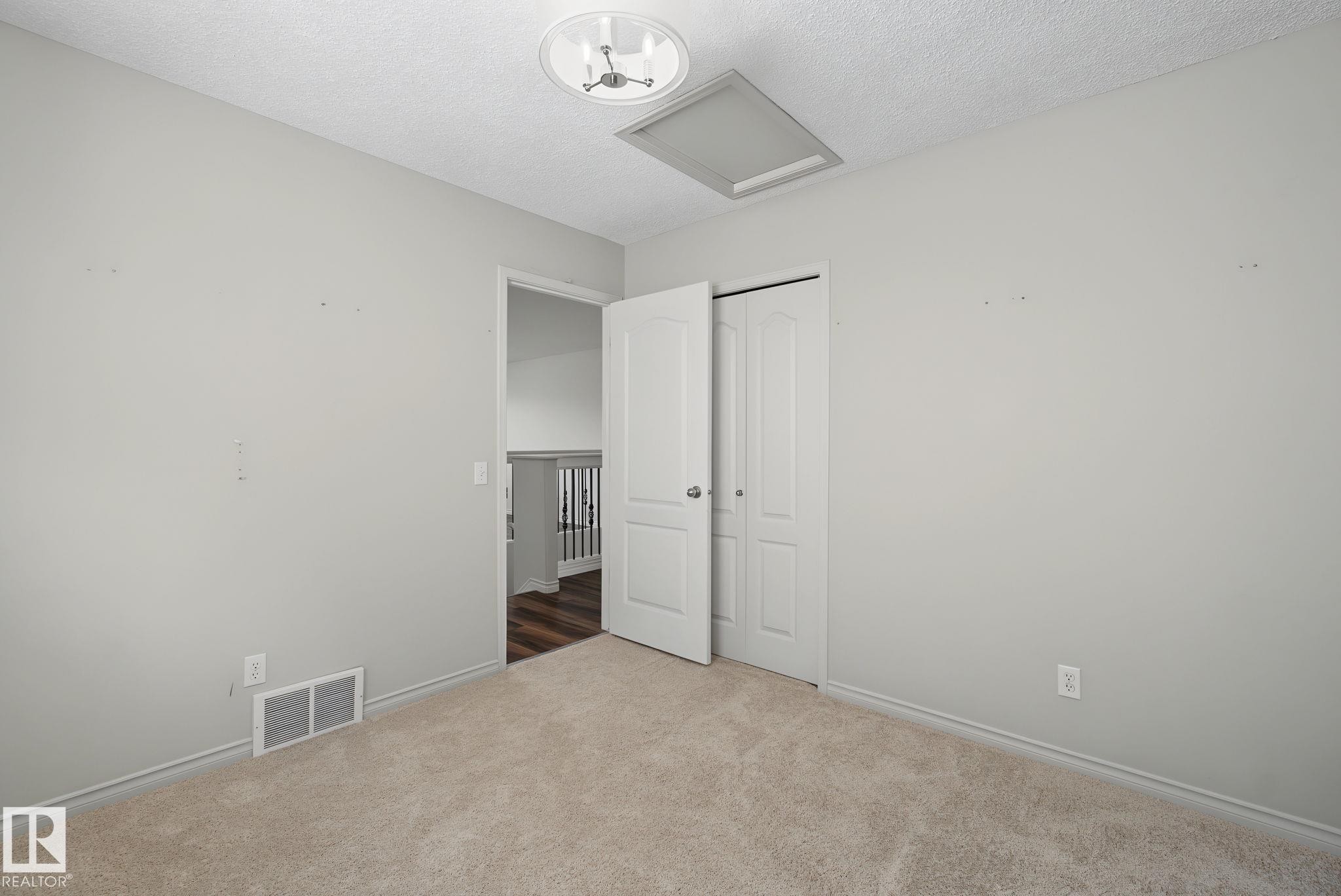 616 61 Street Sw, Edmonton, AB - Indoor Photo Showing Other Room