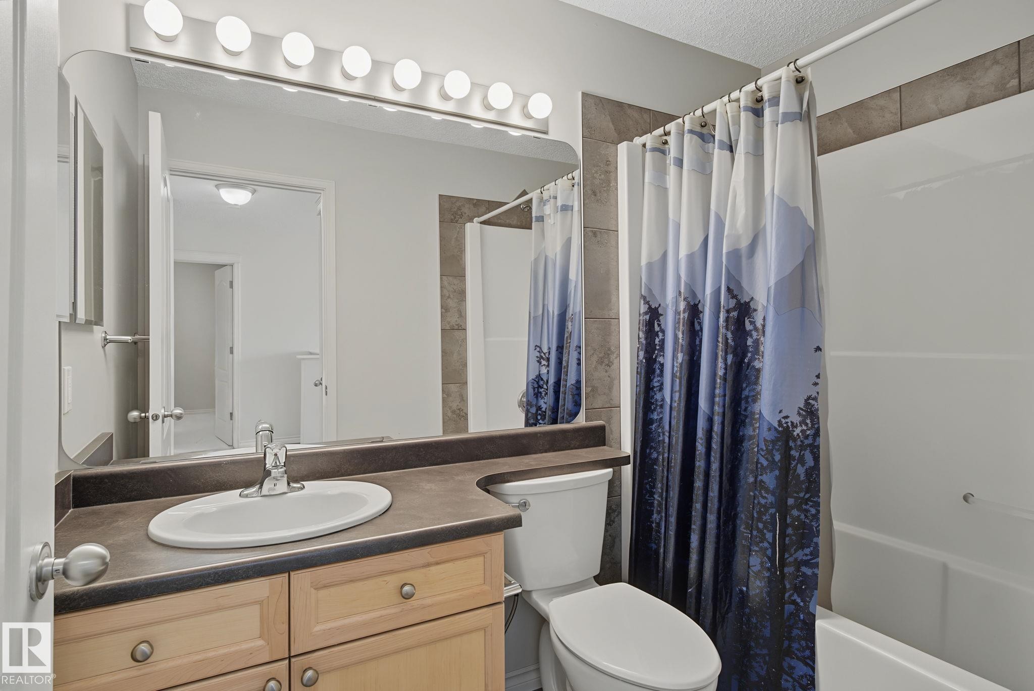 616 61 Street Sw, Edmonton, AB - Indoor Photo Showing Bathroom