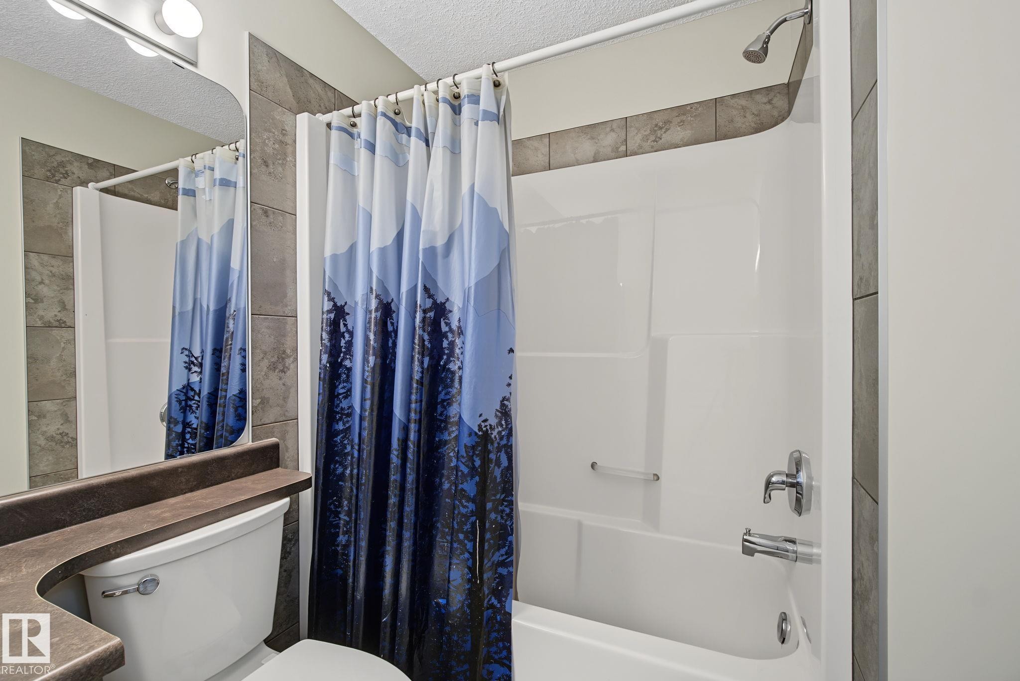 616 61 Street Sw, Edmonton, AB - Indoor Photo Showing Bathroom