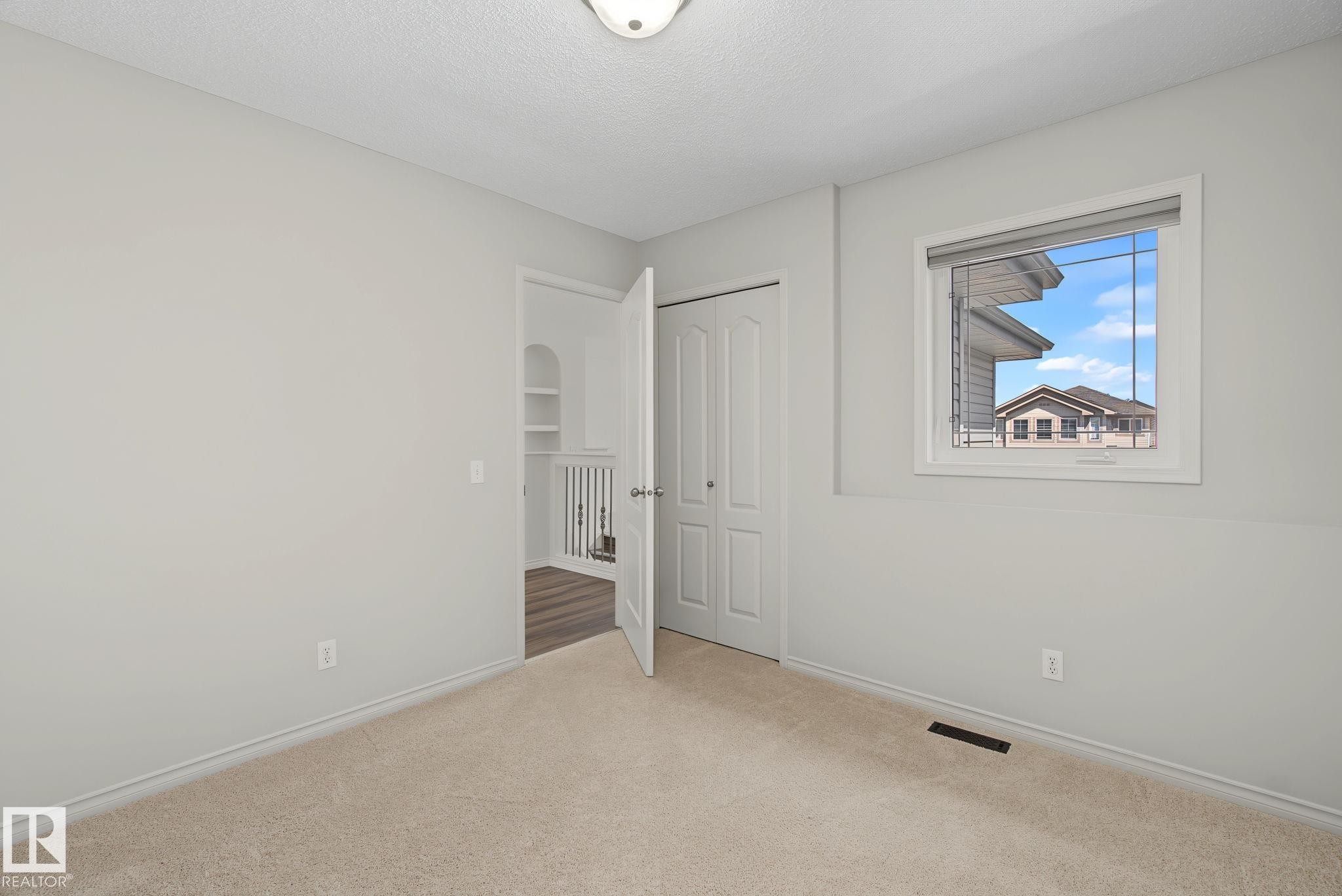 616 61 Street Sw, Edmonton, AB - Indoor Photo Showing Other Room