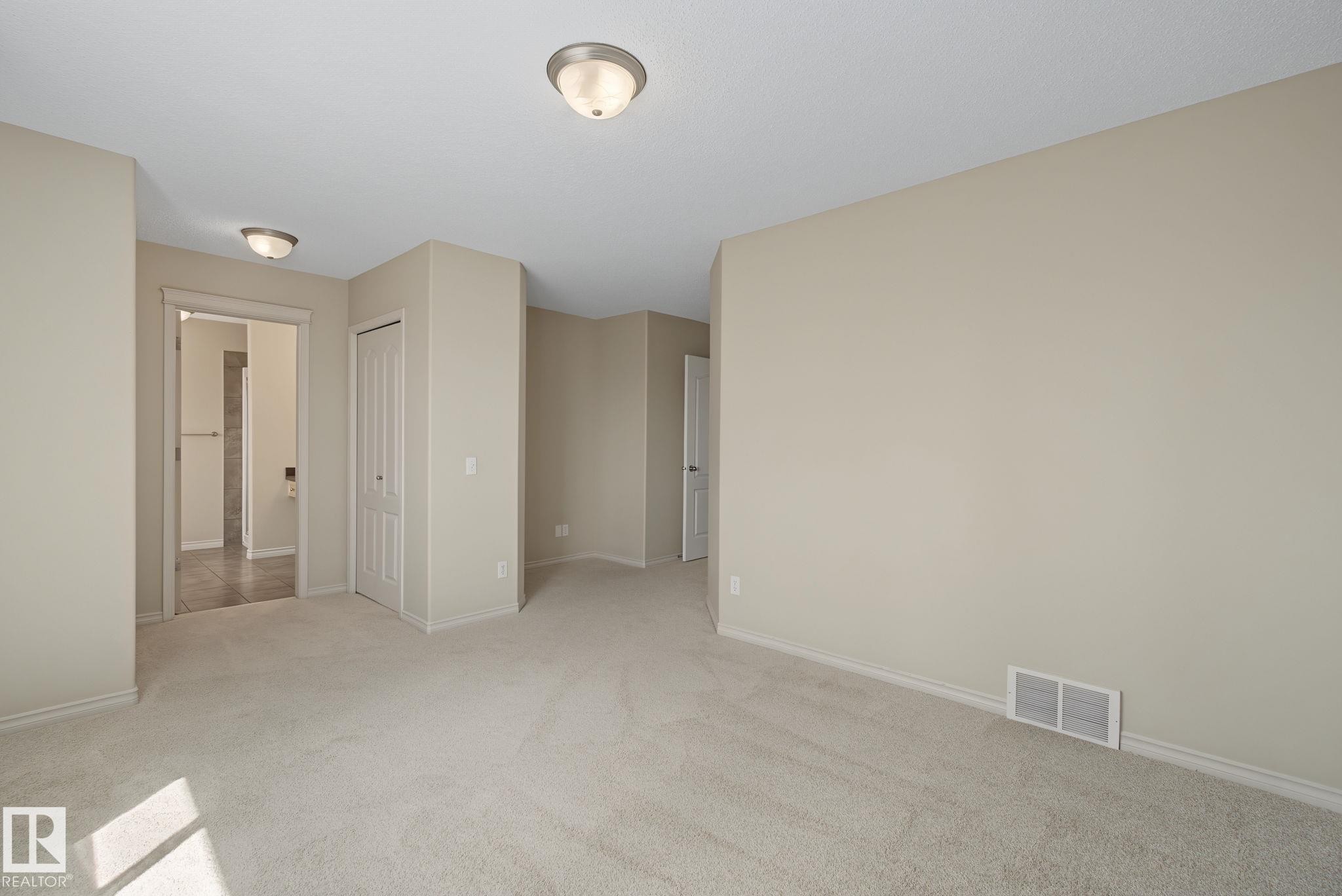 616 61 Street Sw, Edmonton, AB - Indoor Photo Showing Other Room