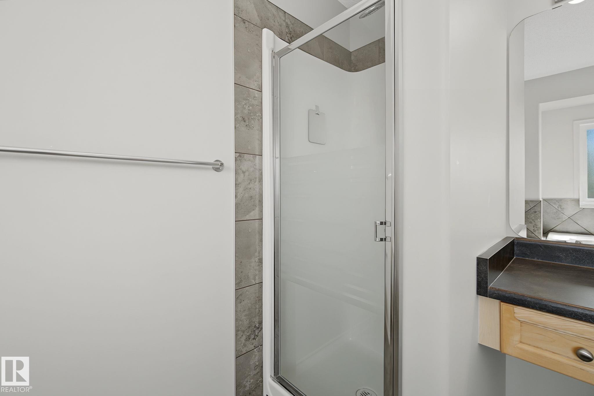 616 61 Street Sw, Edmonton, AB - Indoor Photo Showing Bathroom