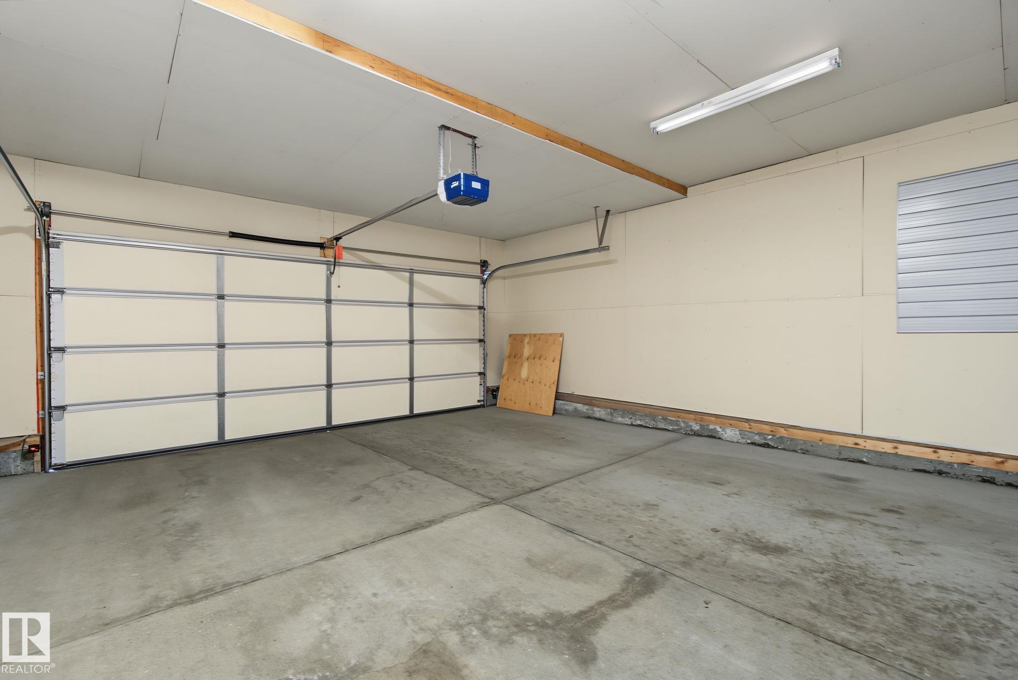 616 61 Street Sw, Edmonton, AB - Indoor Photo Showing Garage