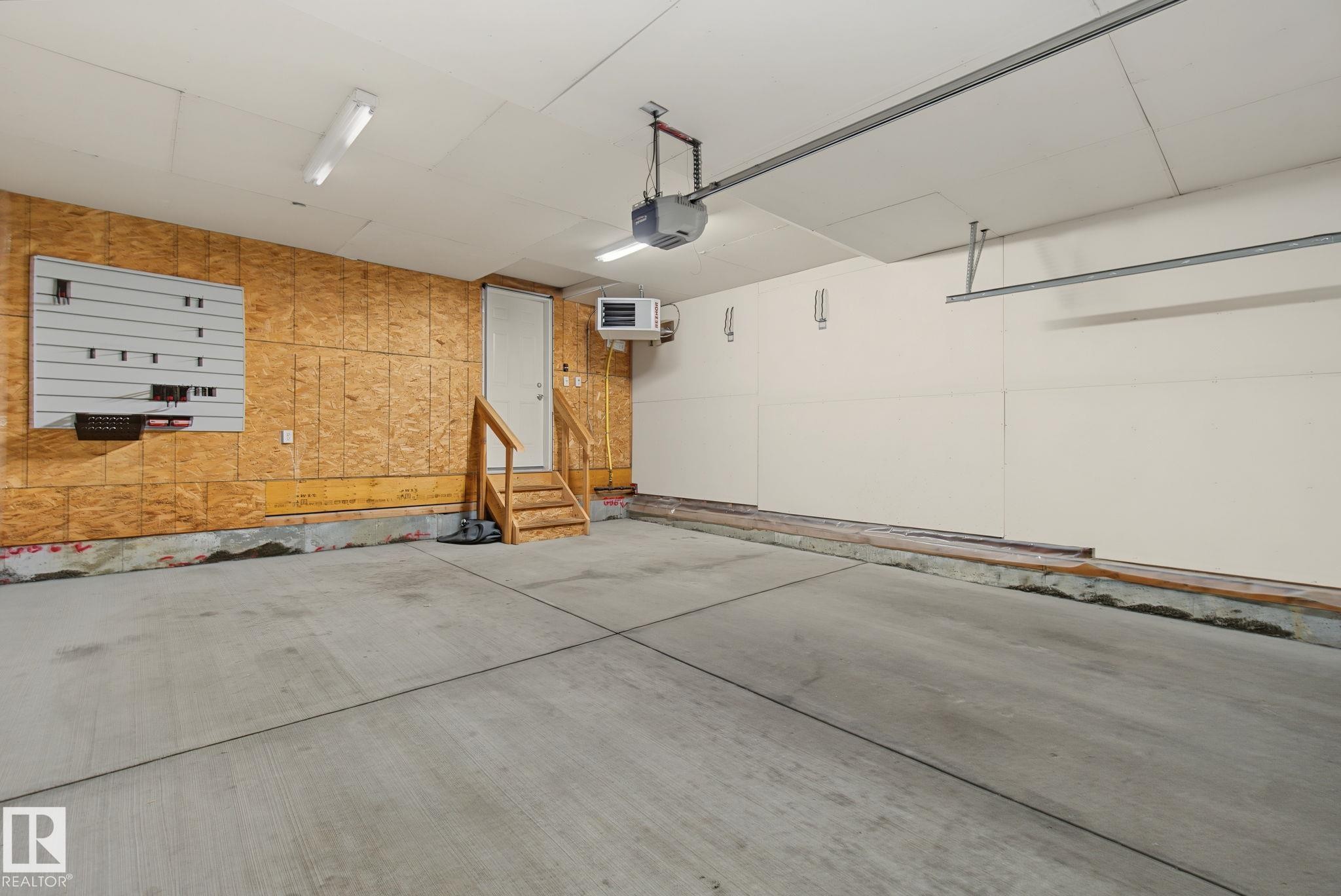 616 61 Street Sw, Edmonton, AB - Indoor Photo Showing Garage