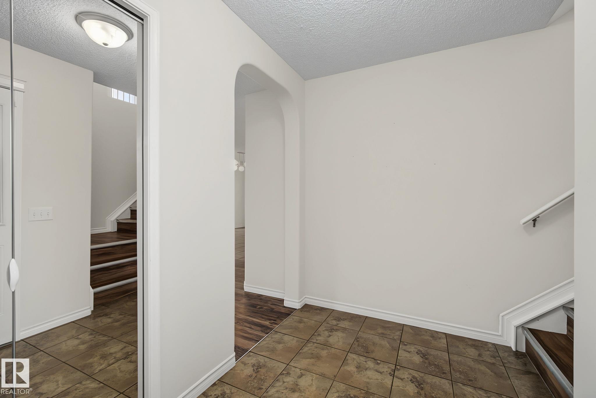 616 61 Street Sw, Edmonton, AB - Indoor Photo Showing Other Room