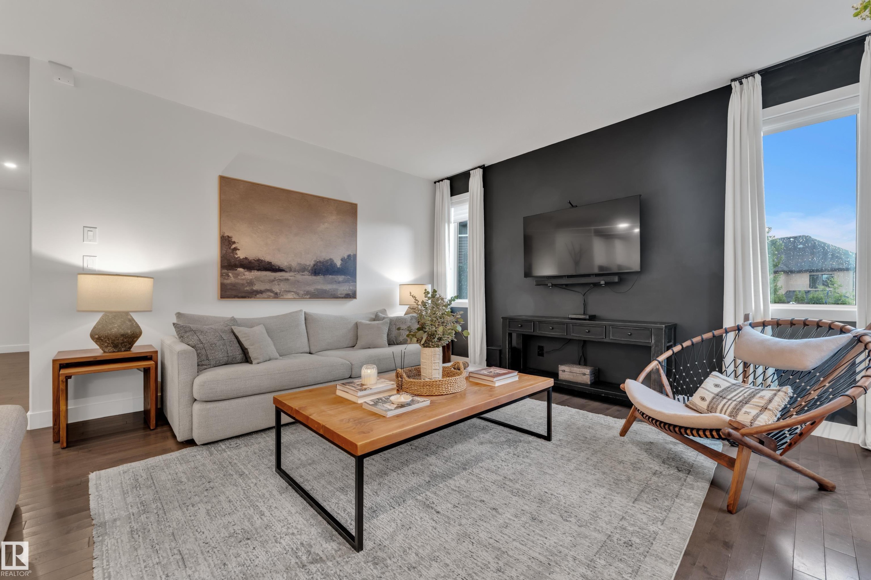 3722 Kidd Crescent Sw, Edmonton, AB - Indoor Photo Showing Living Room
