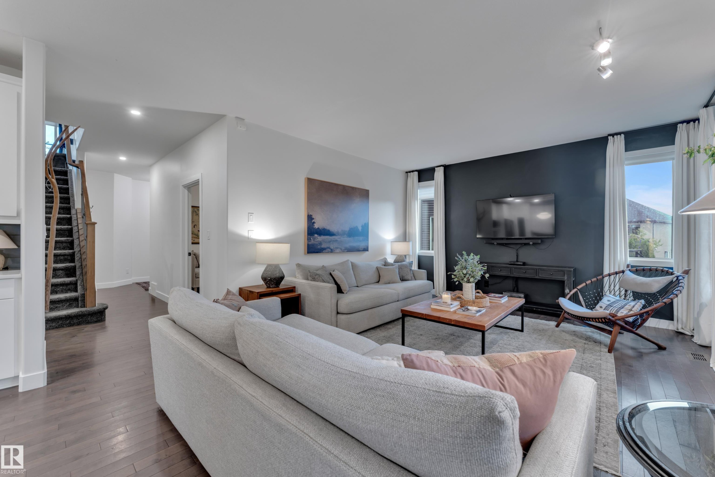 3722 Kidd Crescent Sw, Edmonton, AB - Indoor Photo Showing Living Room