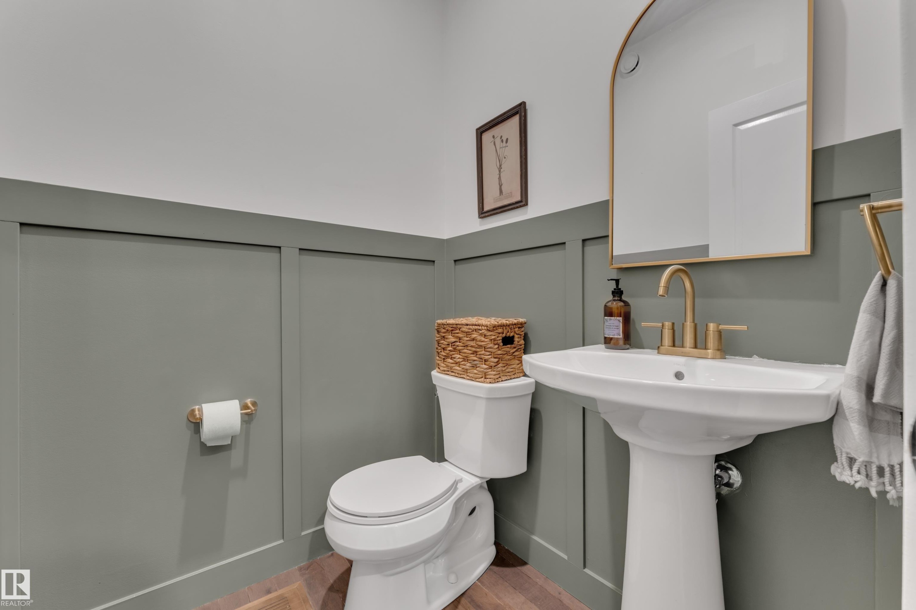 3722 Kidd Crescent Sw, Edmonton, AB - Indoor Photo Showing Bathroom