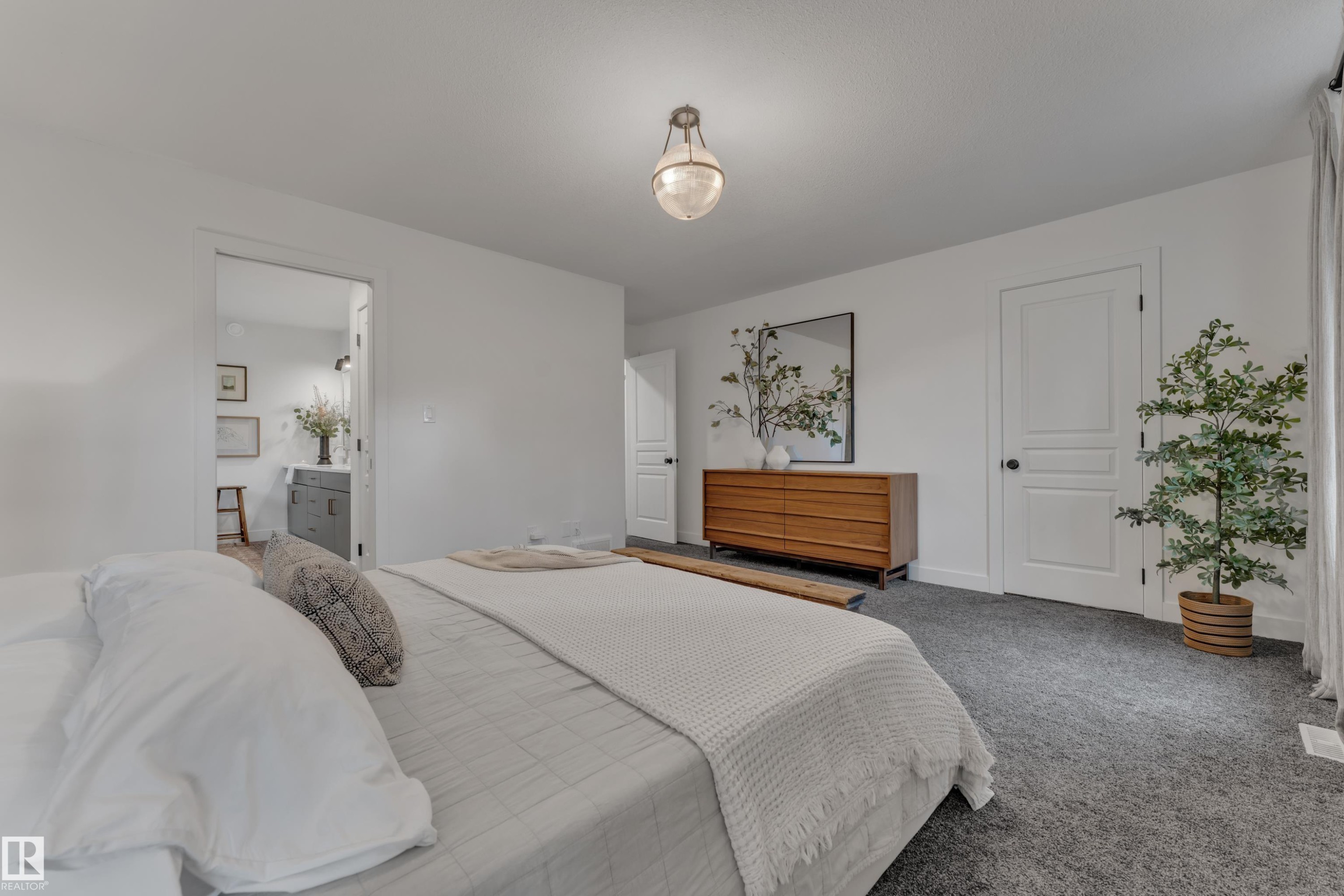 3722 Kidd Crescent Sw, Edmonton, AB - Indoor Photo Showing Bedroom