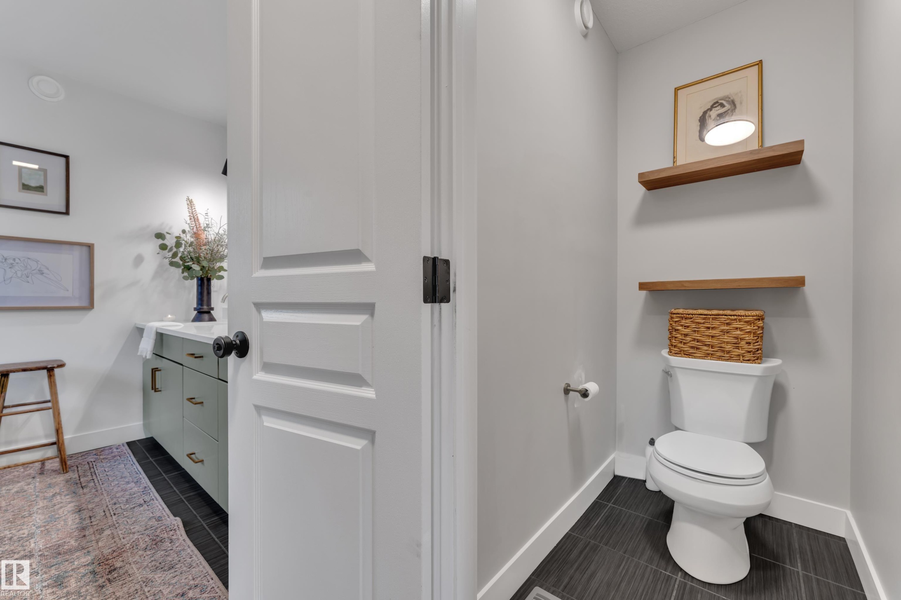3722 Kidd Crescent Sw, Edmonton, AB - Indoor Photo Showing Bathroom