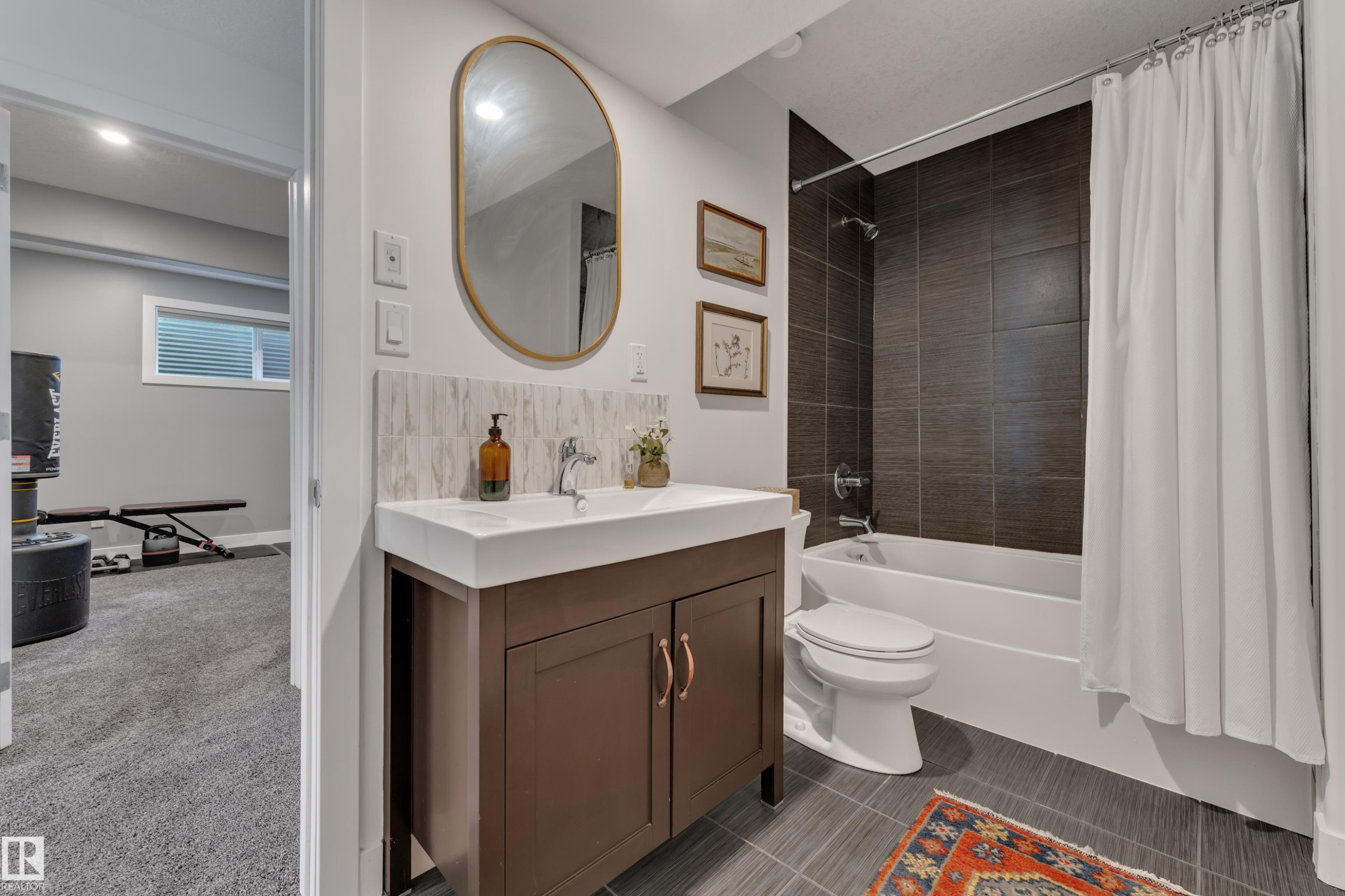 3722 Kidd Crescent Sw, Edmonton, AB - Indoor Photo Showing Bathroom
