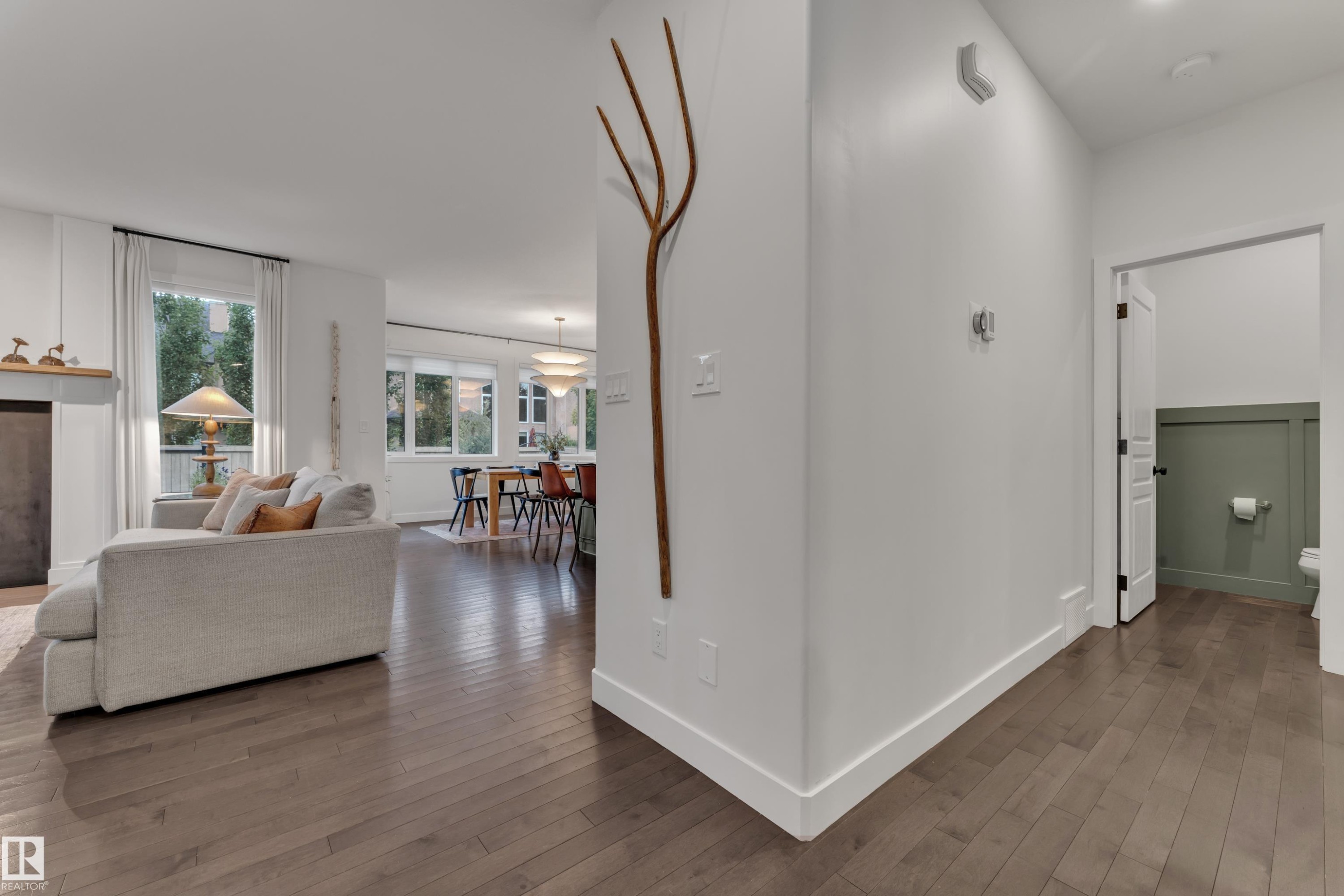 3722 Kidd Crescent Sw, Edmonton, AB - Indoor Photo Showing Living Room With Fireplace