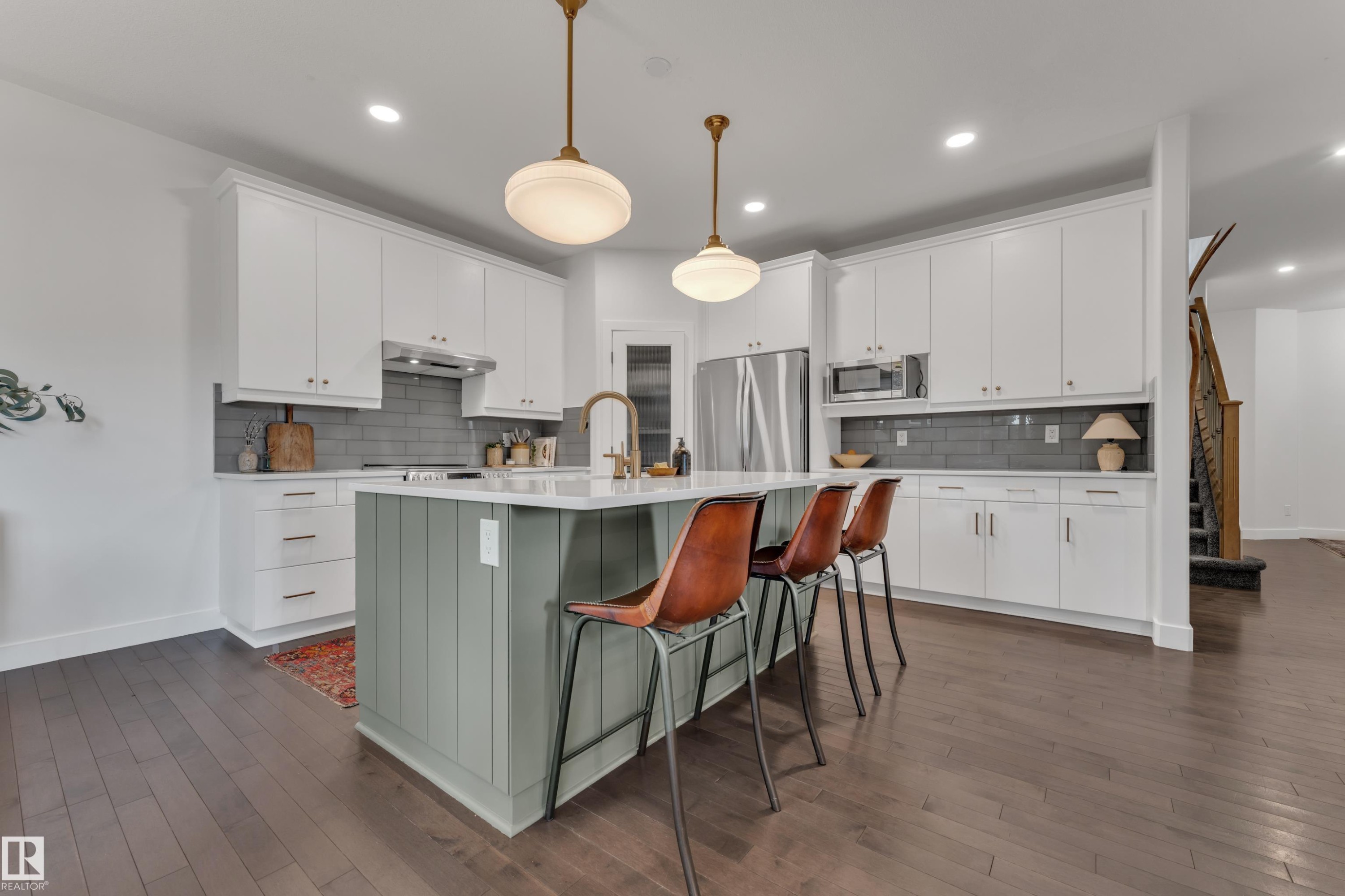 3722 Kidd Crescent Sw, Edmonton, AB - Indoor Photo Showing Kitchen With Upgraded Kitchen