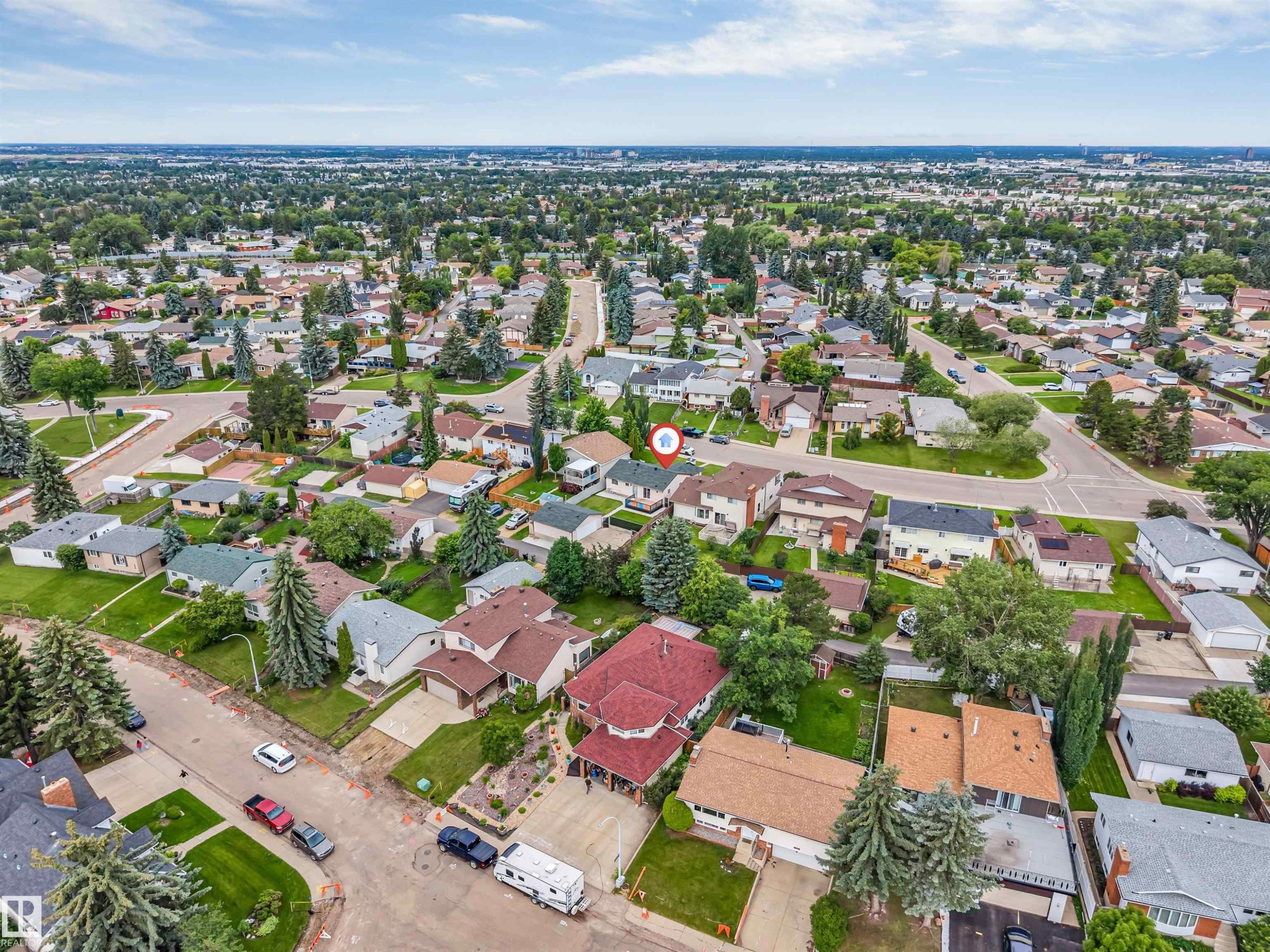 Aerial perspective showcasing a residential neighborhood with detached homes, mature trees, and paved streets - 193 Woodvale Road W, Edmonton, AB