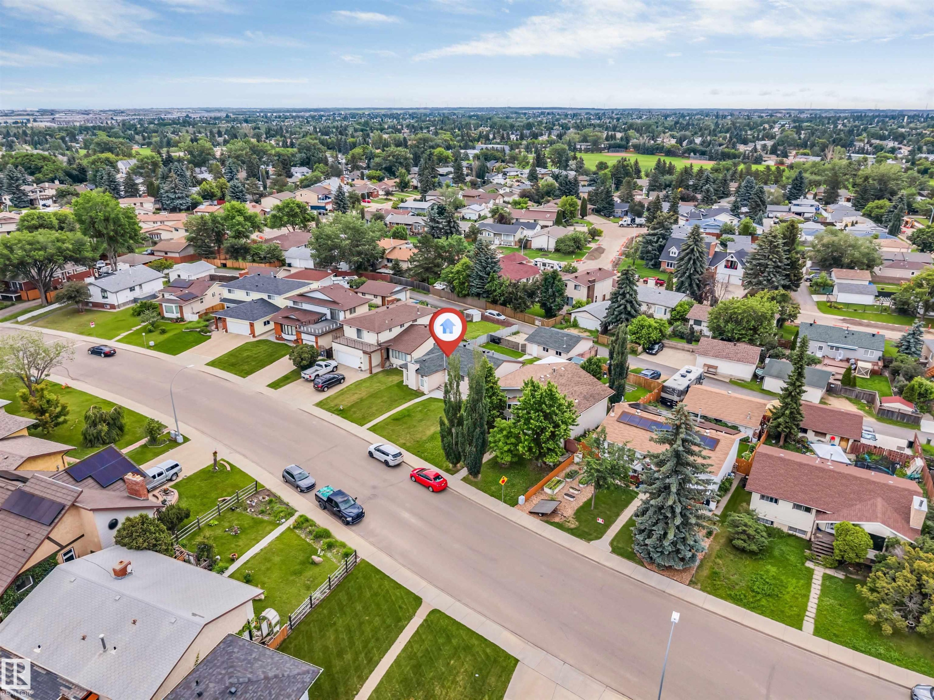 Residential neighborhood featuring established homes and mature trees - 193 Woodvale Road W, Edmonton, AB