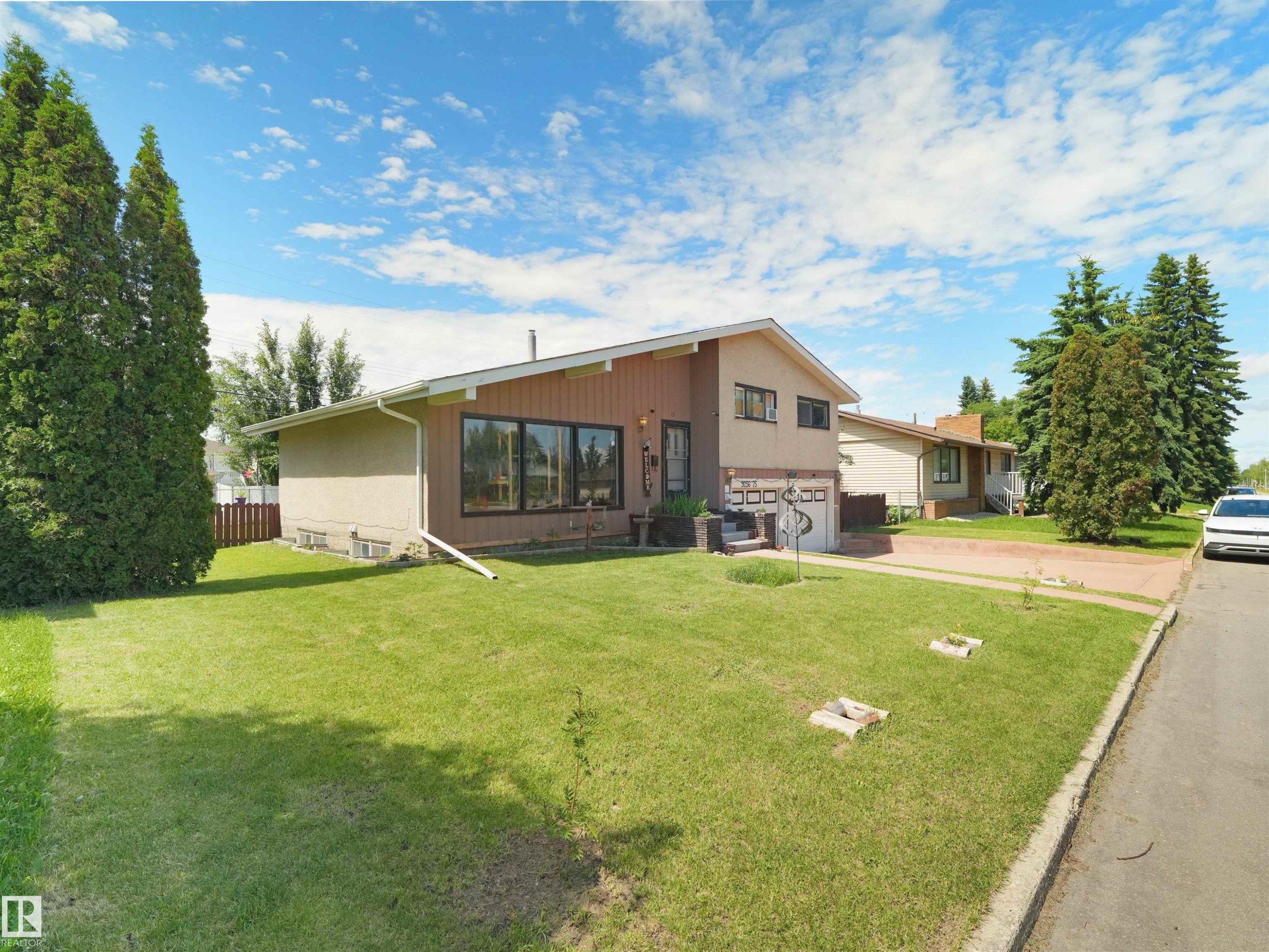 9256 75 Street, Edmonton, AB