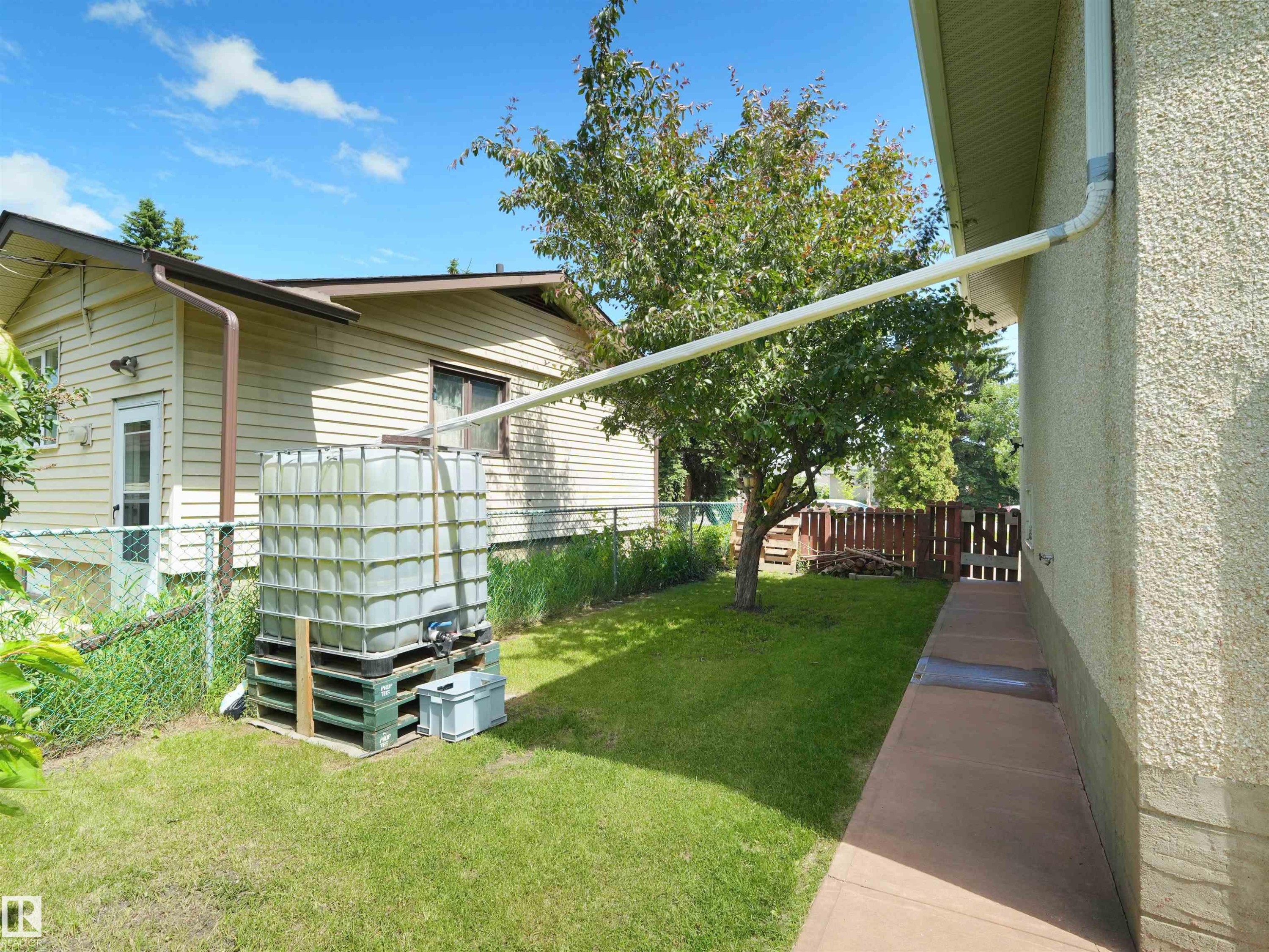 9256 75 Street, Edmonton, AB