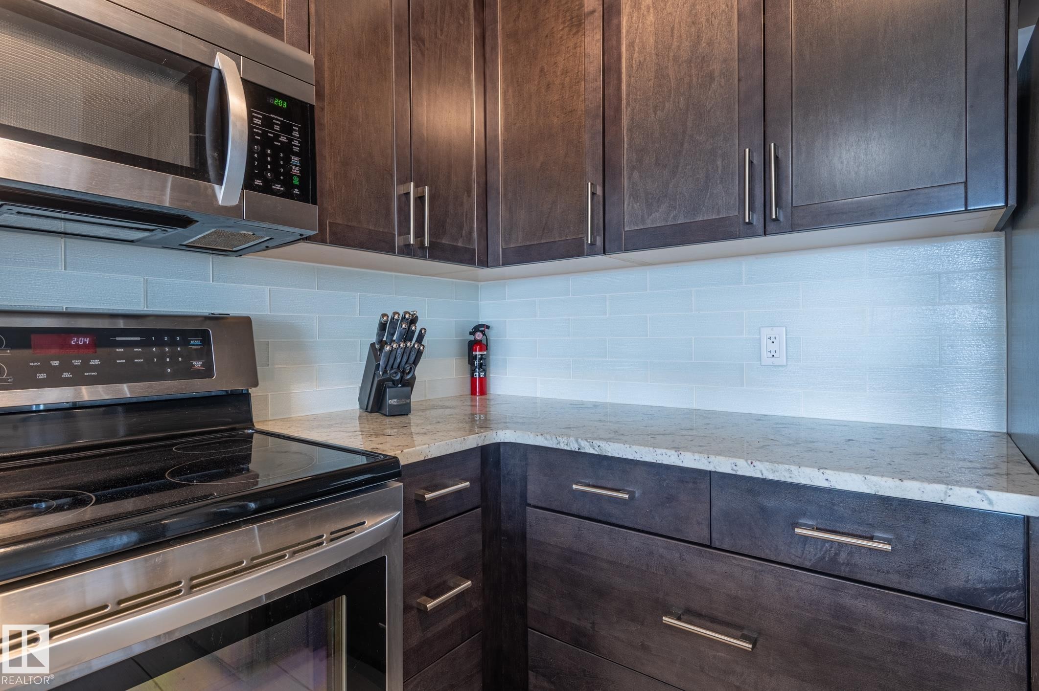 #305 5151 Windermere Bv Nw, Edmonton, AB - Indoor Photo Showing Kitchen