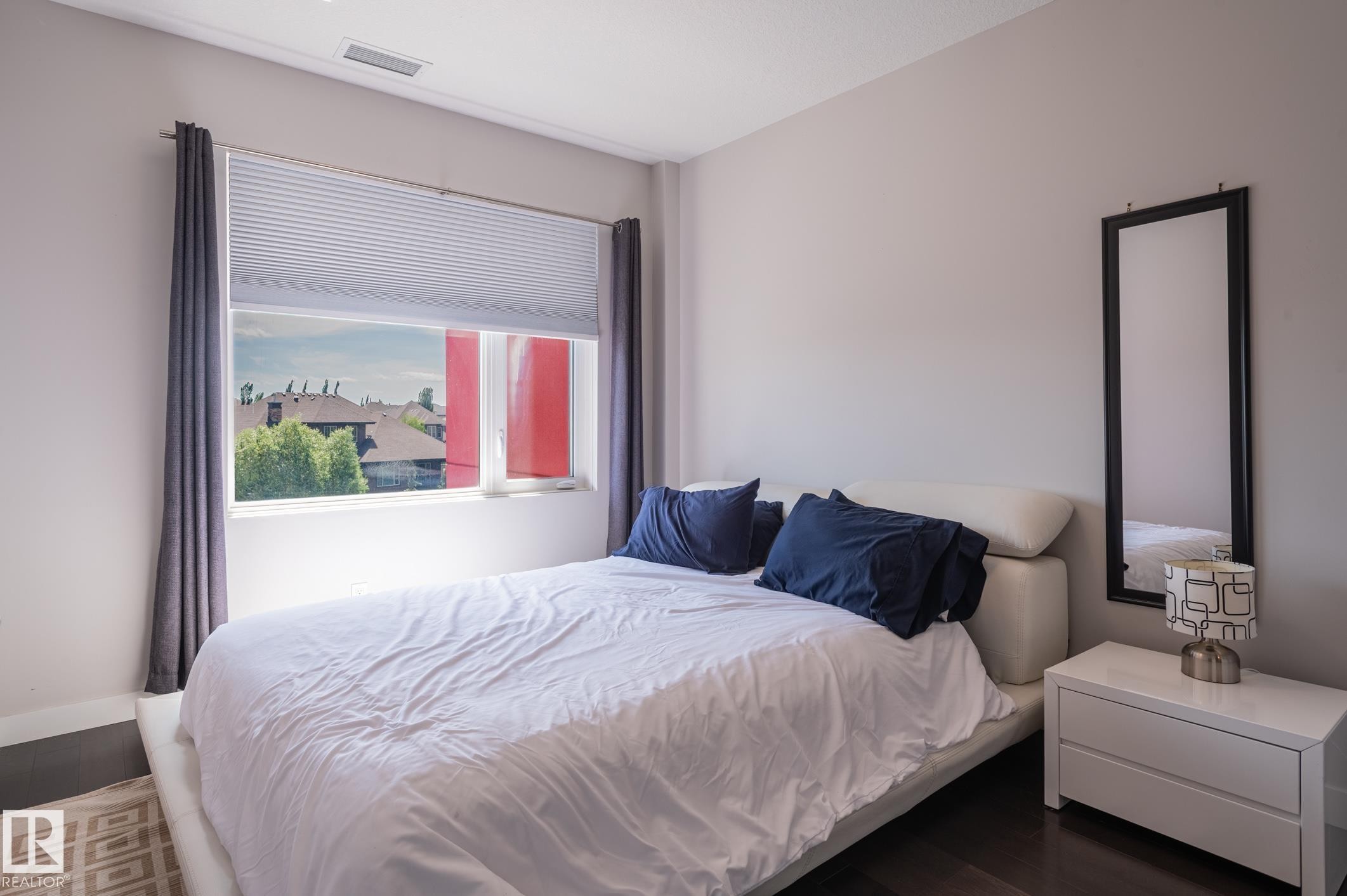 #305 5151 Windermere Bv Nw, Edmonton, AB - Indoor Photo Showing Bedroom