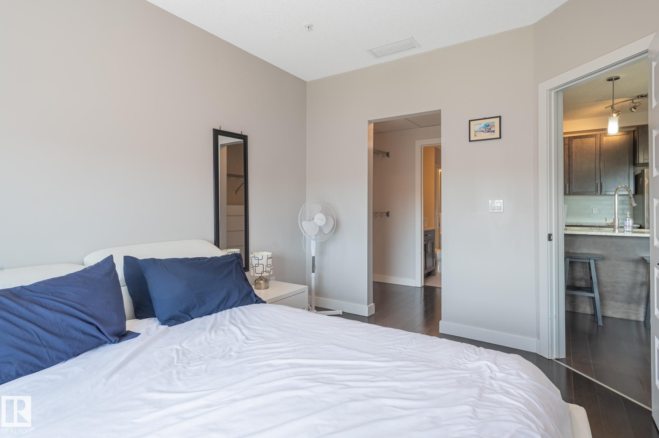 #305 5151 Windermere Bv Nw, Edmonton, AB - Indoor Photo Showing Bedroom