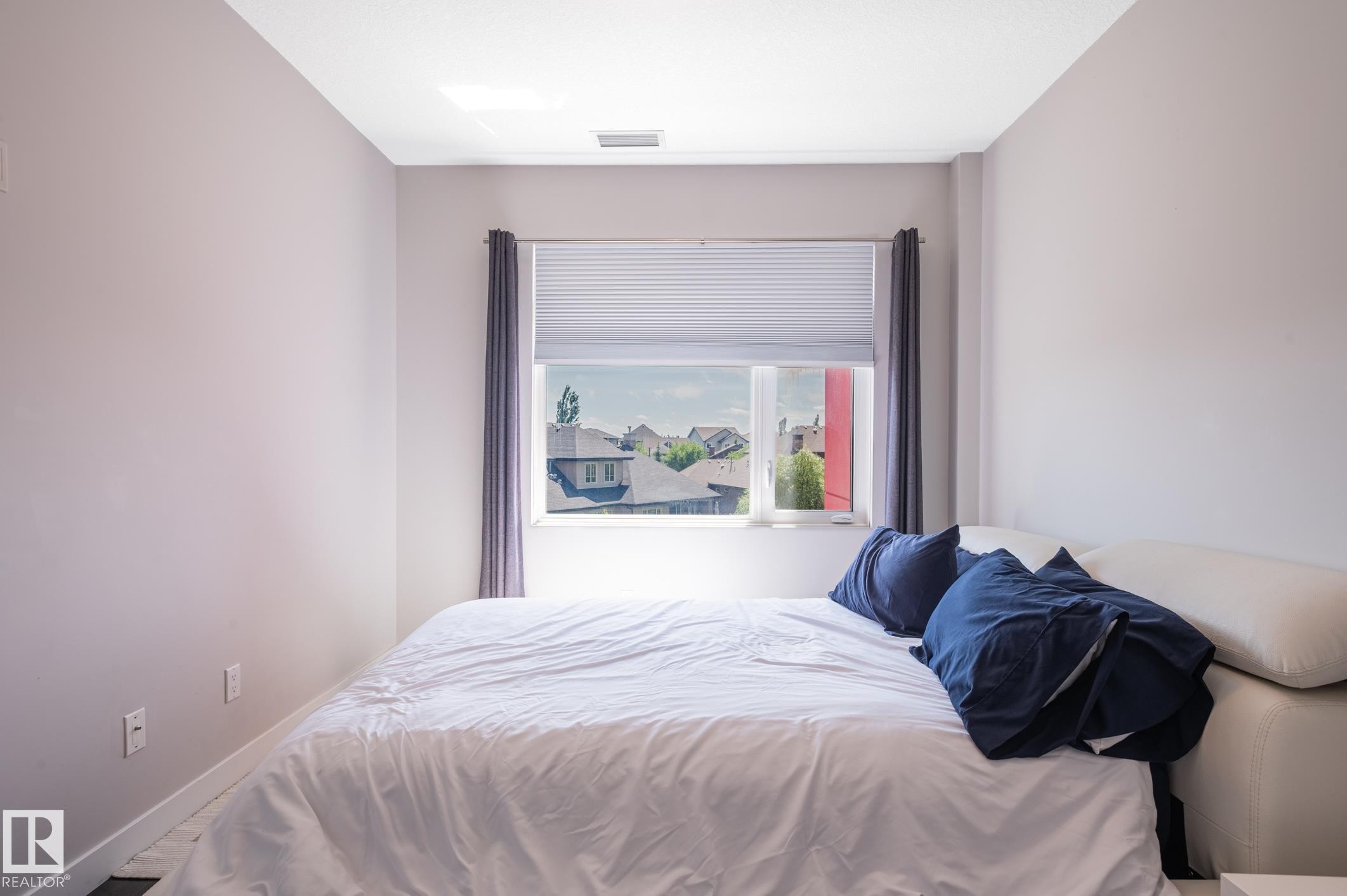 #305 5151 Windermere Bv Nw, Edmonton, AB - Indoor Photo Showing Bedroom