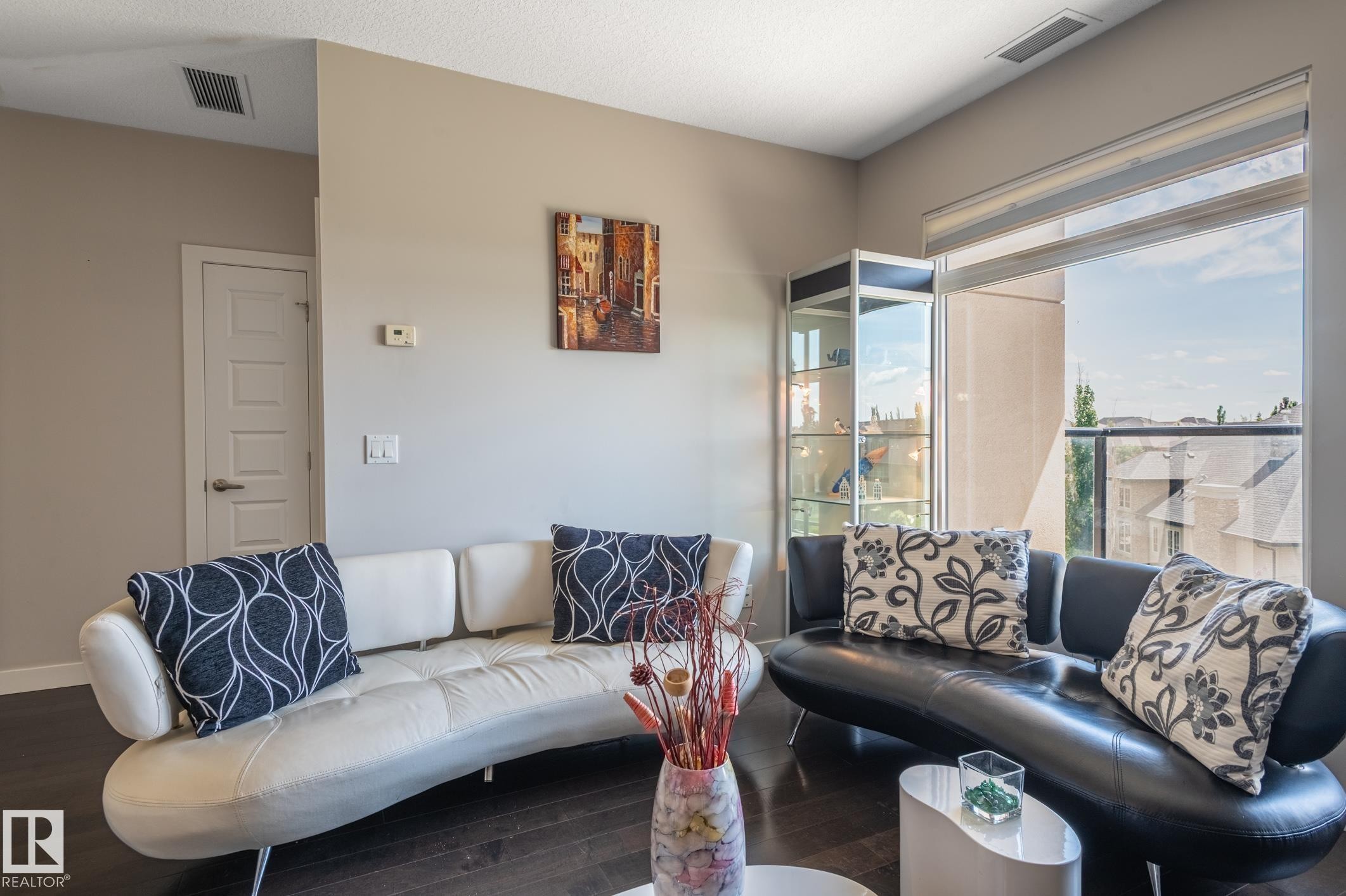 #305 5151 Windermere Bv Nw, Edmonton, AB - Indoor Photo Showing Living Room