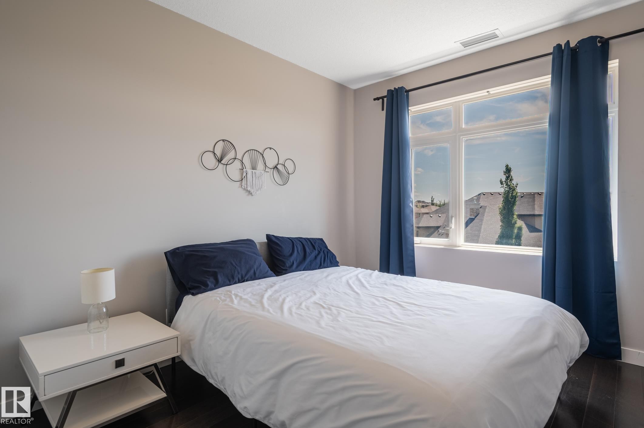#305 5151 Windermere Bv Nw, Edmonton, AB - Indoor Photo Showing Bedroom
