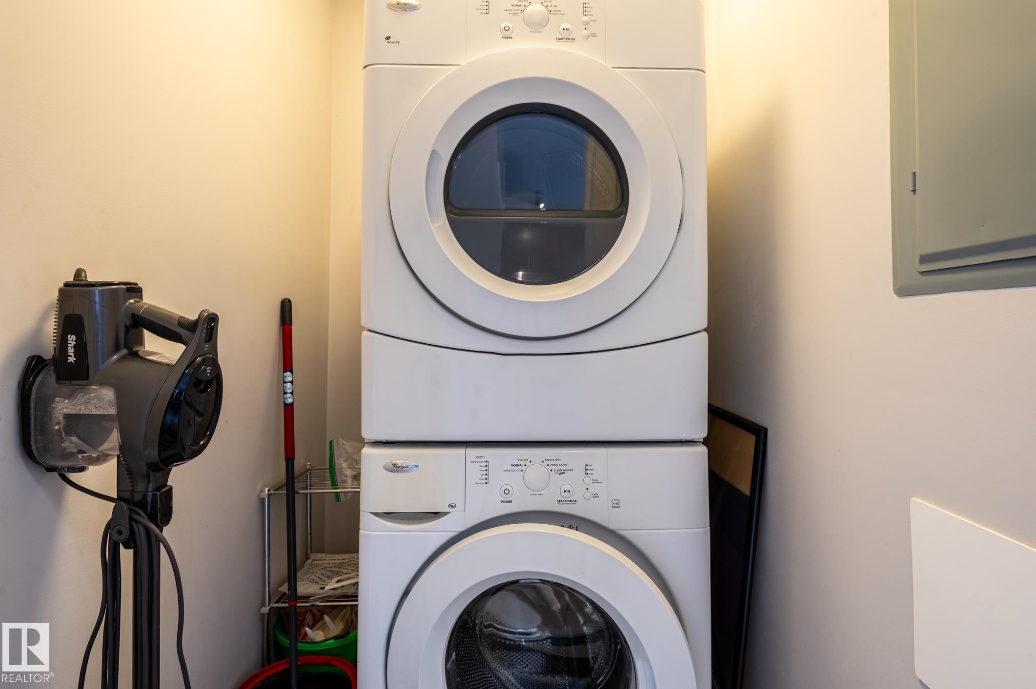 #305 5151 Windermere Bv Nw, Edmonton, AB - Indoor Photo Showing Laundry Room