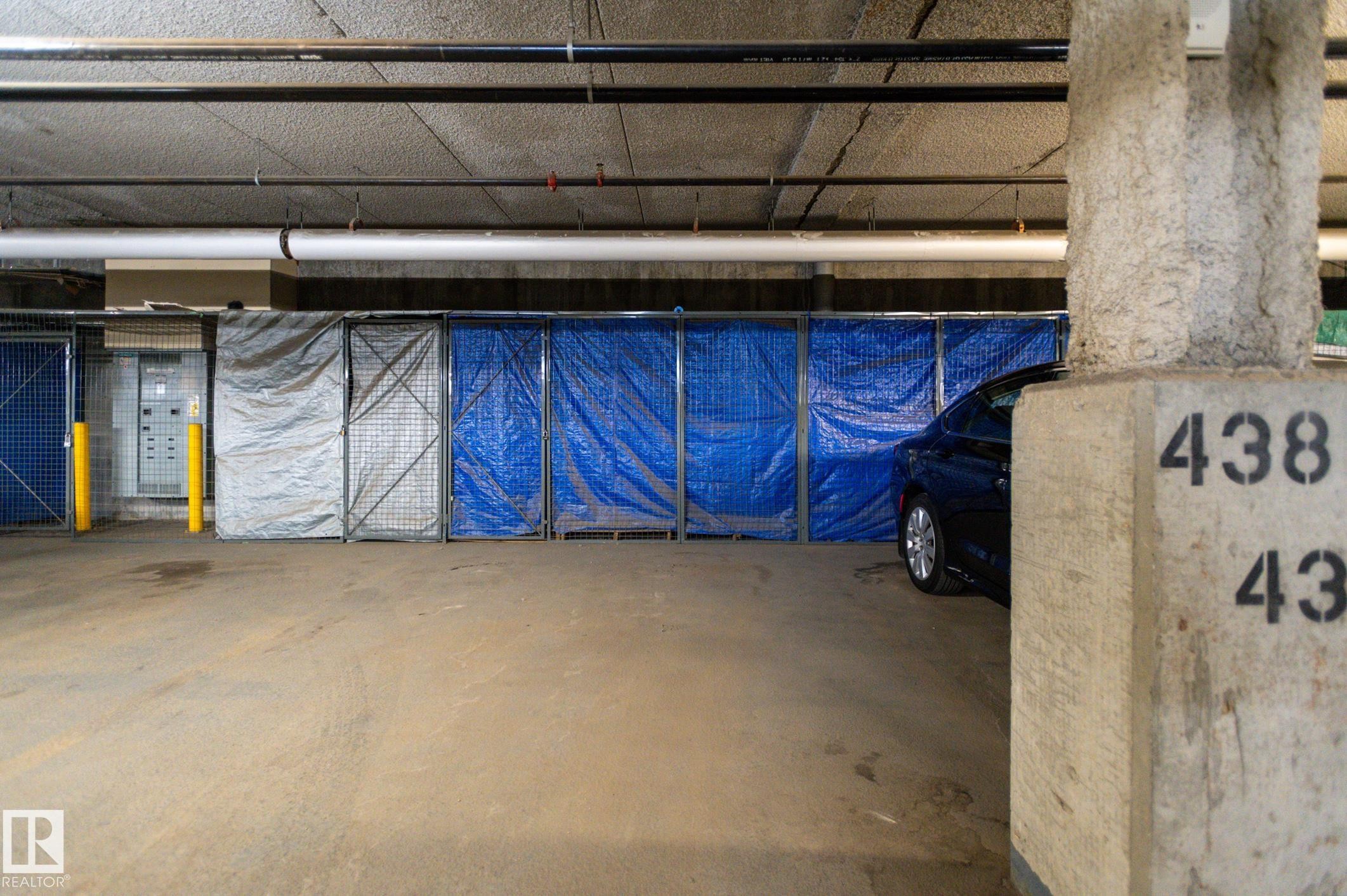 #305 5151 Windermere Bv Nw, Edmonton, AB - Indoor Photo Showing Garage