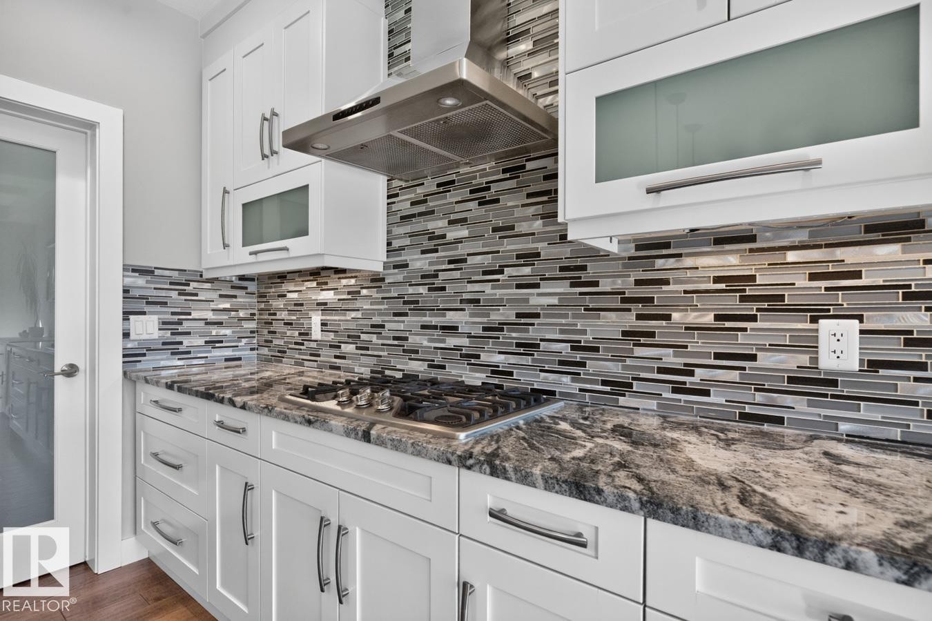 1706 Tanager Close Nw, Edmonton, AB - Indoor Photo Showing Kitchen With Upgraded Kitchen