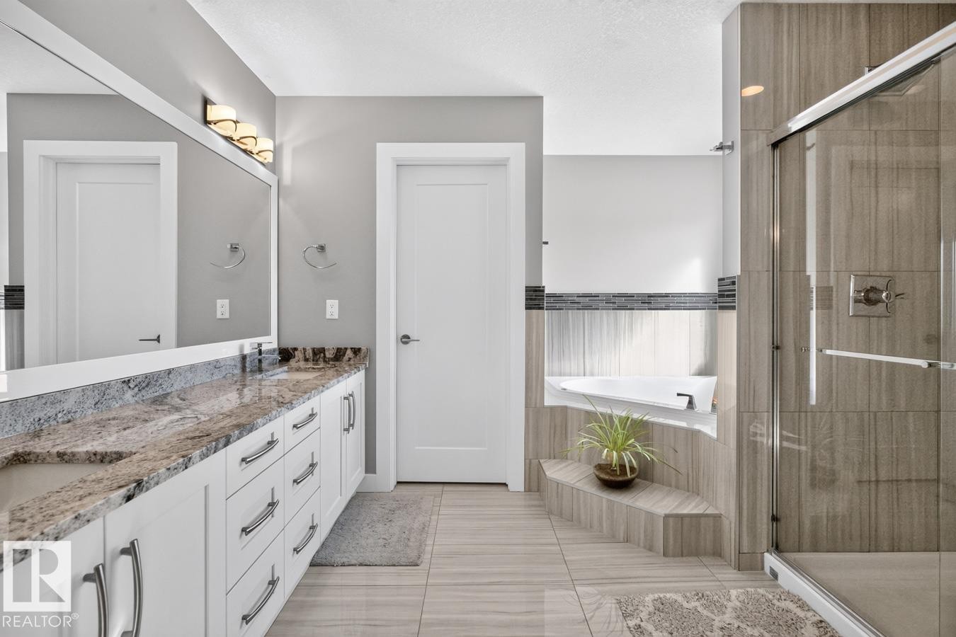 1706 Tanager Close Nw, Edmonton, AB - Indoor Photo Showing Bathroom