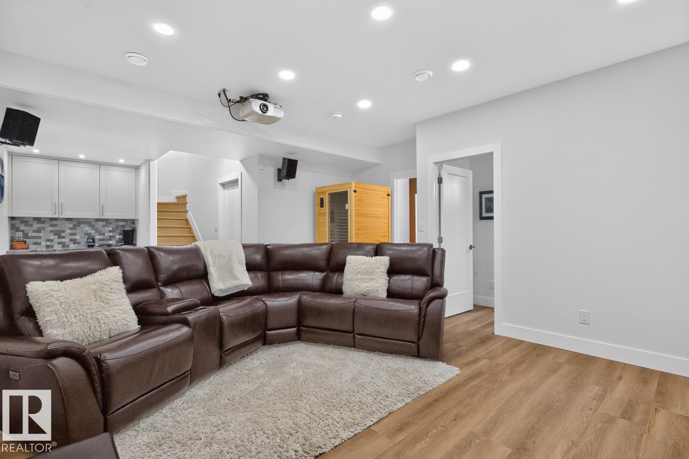 1706 Tanager Close Nw, Edmonton, AB - Indoor Photo Showing Living Room