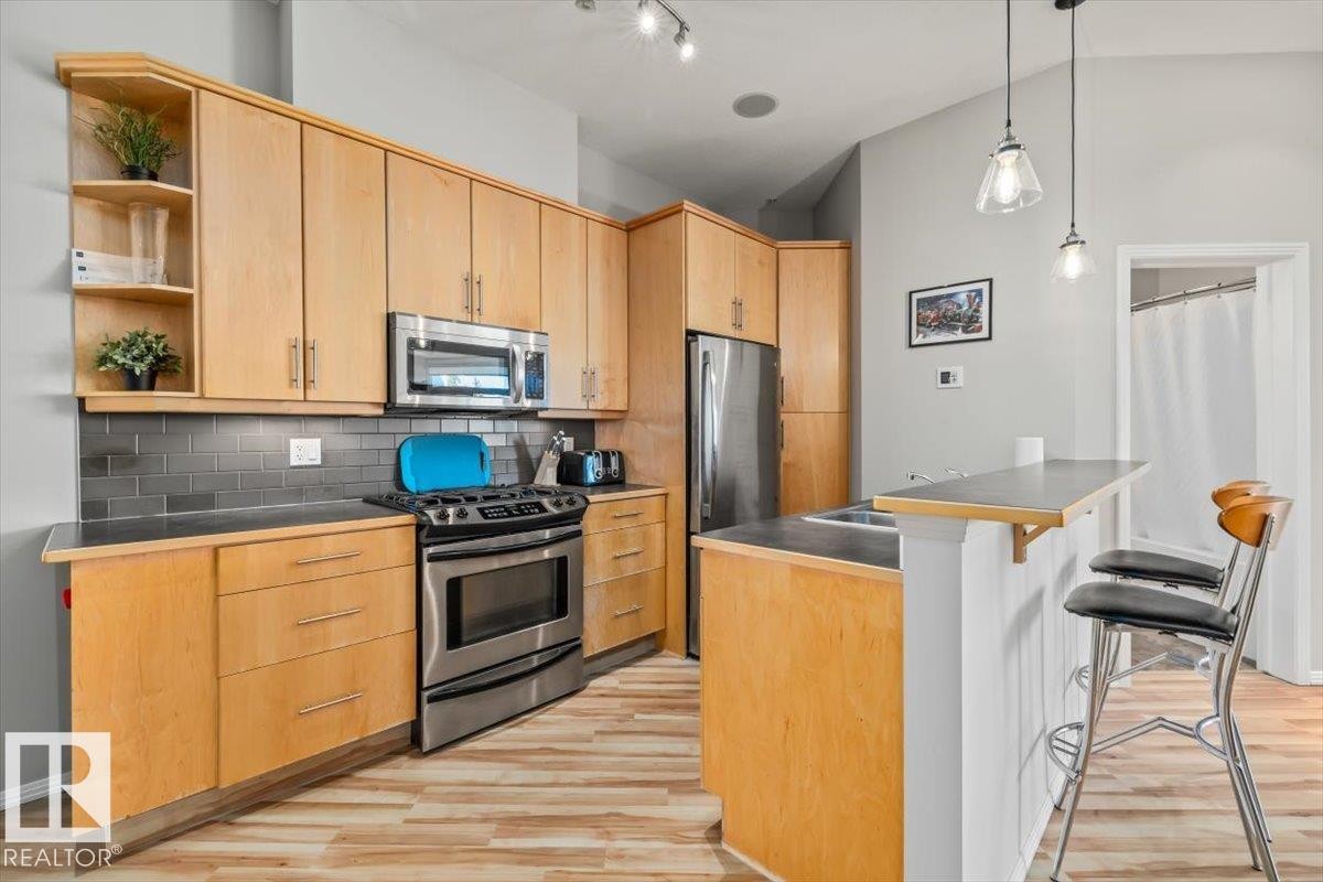 427 10531 117 Street, Edmonton, AB