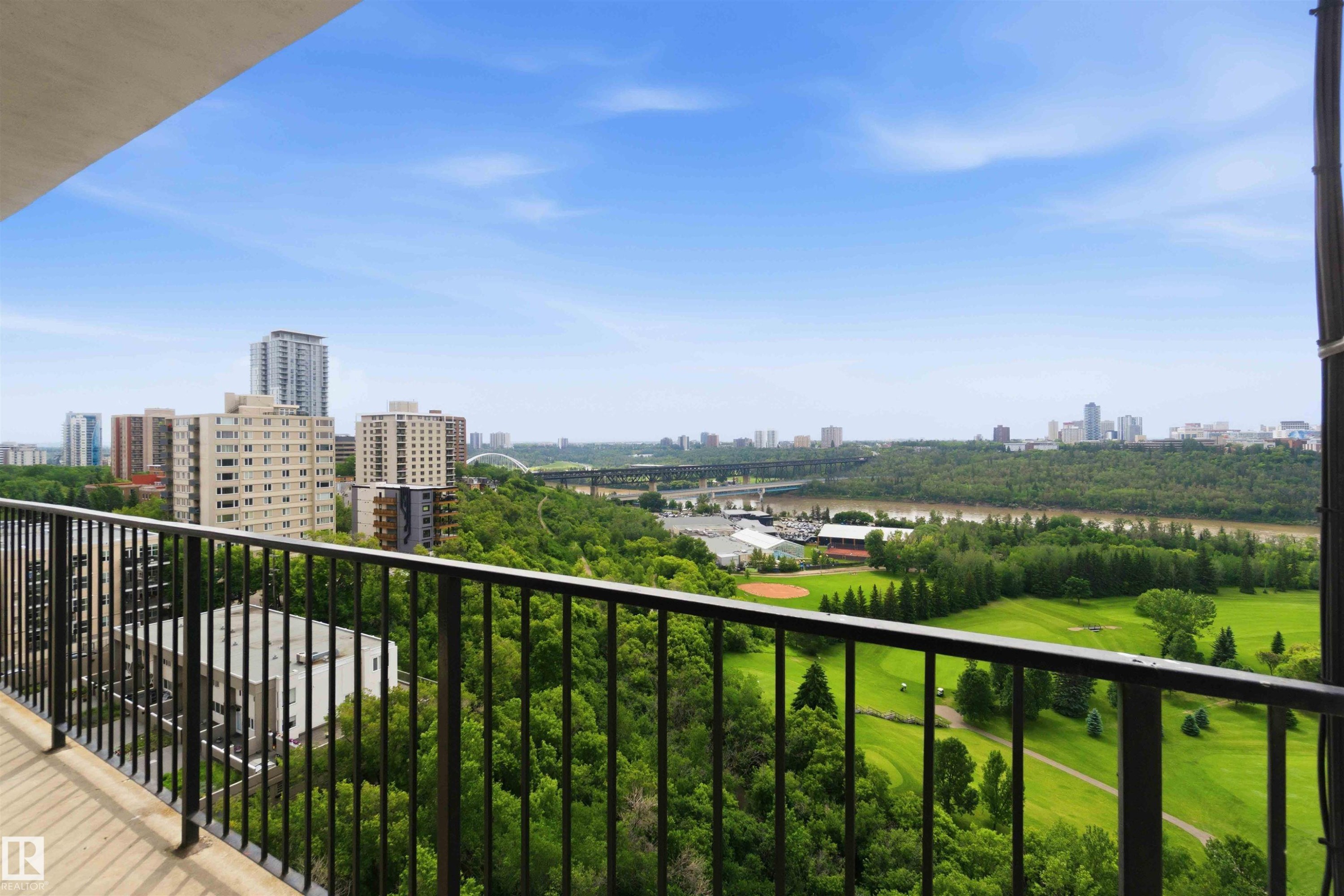 Balcony offering expansive urban and natural scenery - #1008 11307 99 Av Nw, Edmonton, AB
