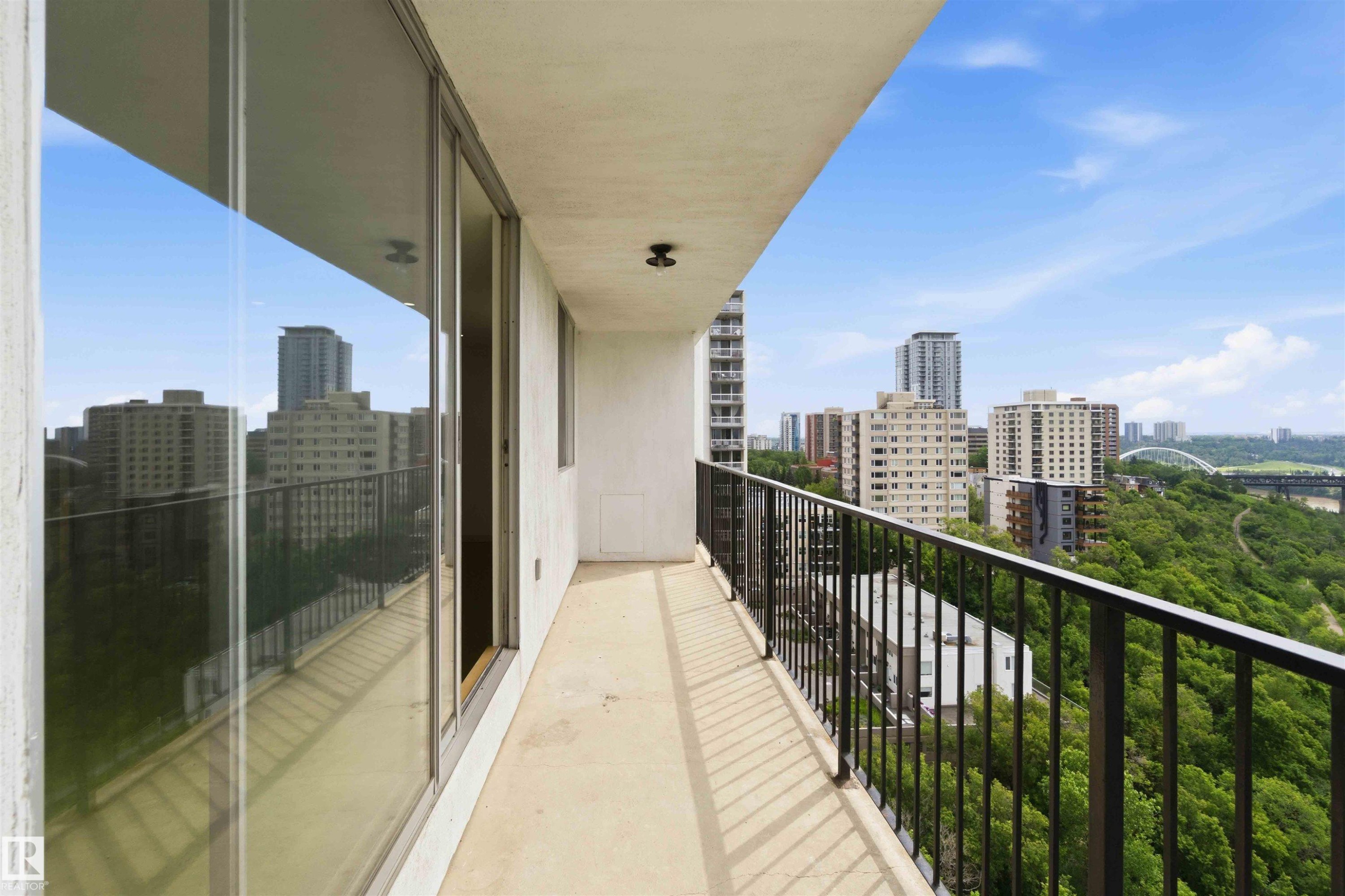 Private balcony featuring a concrete floor and black metal railings - #1008 11307 99 Av Nw, Edmonton, AB