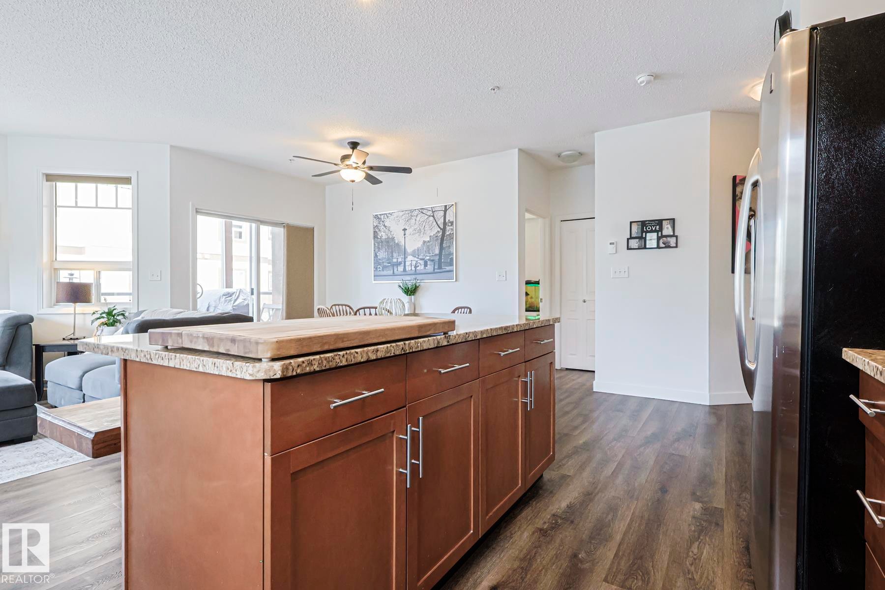 #111 2035 Grantham Co Nw, Edmonton, AB - Indoor
