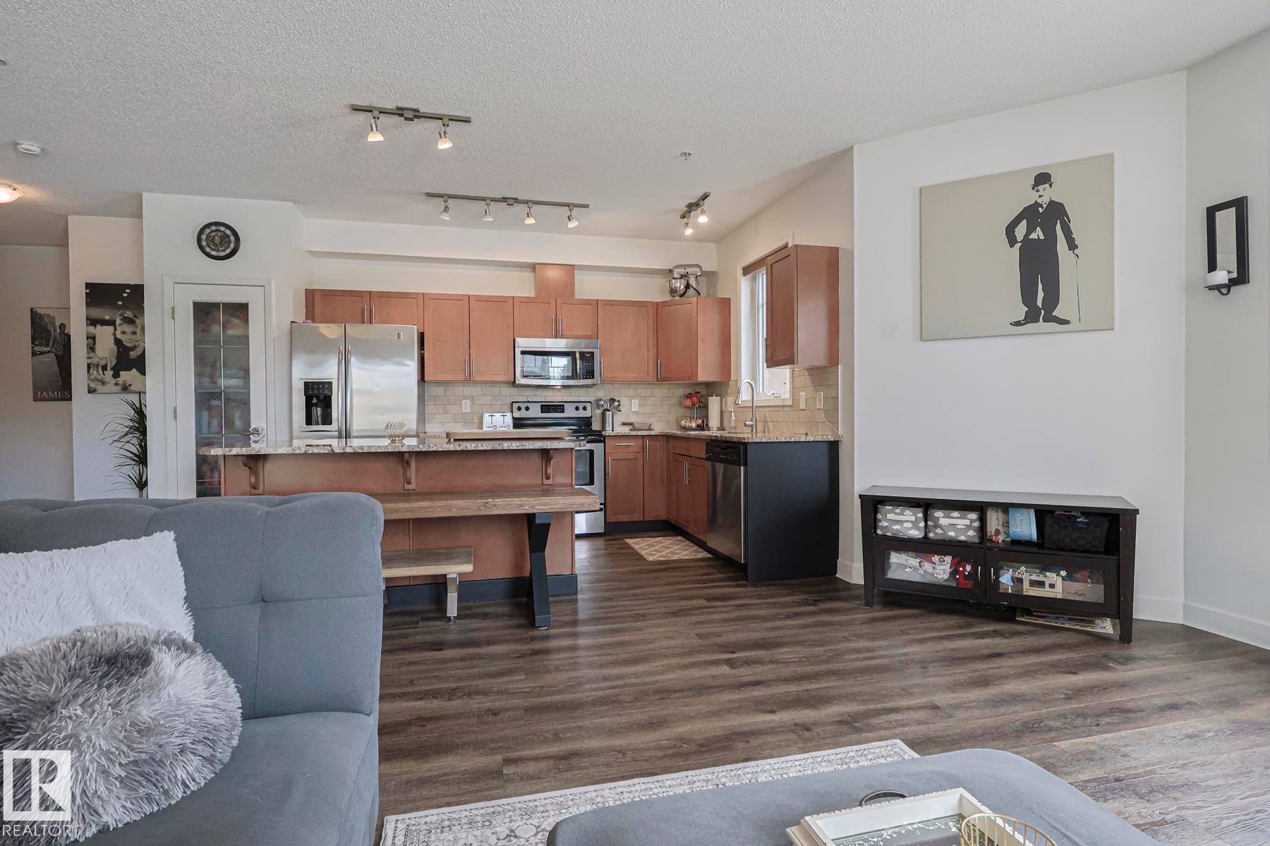 #111 2035 Grantham Co Nw, Edmonton, AB - Indoor