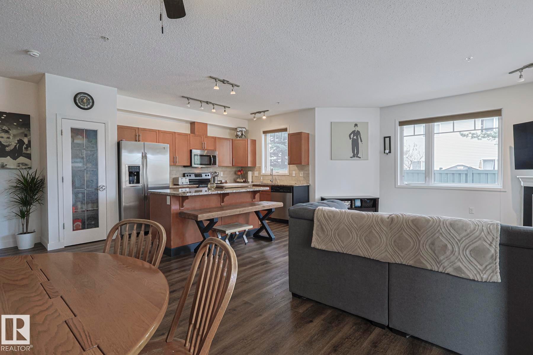 #111 2035 Grantham Co Nw, Edmonton, AB - Indoor