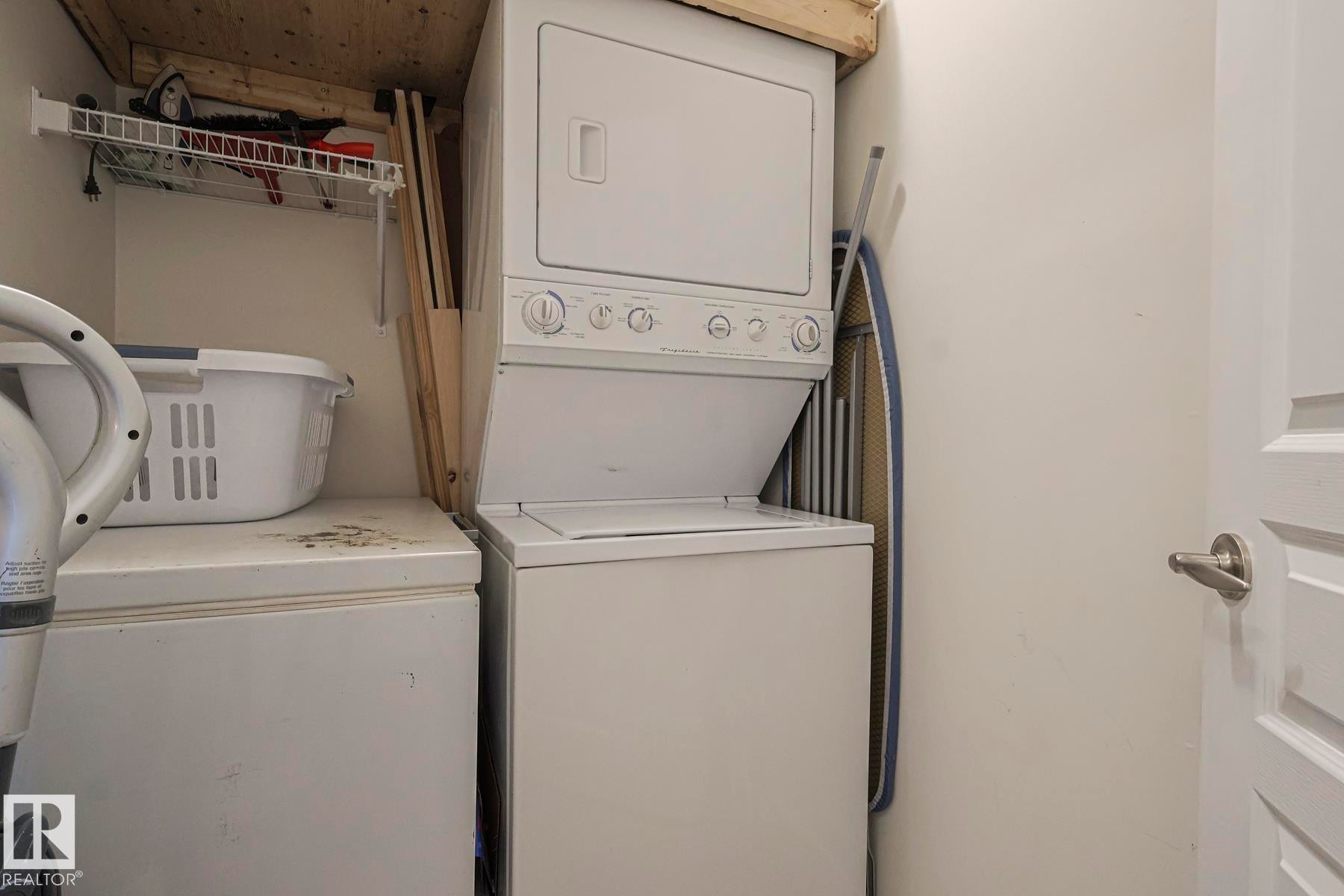 #111 2035 Grantham Co Nw, Edmonton, AB - Indoor Photo Showing Laundry Room
