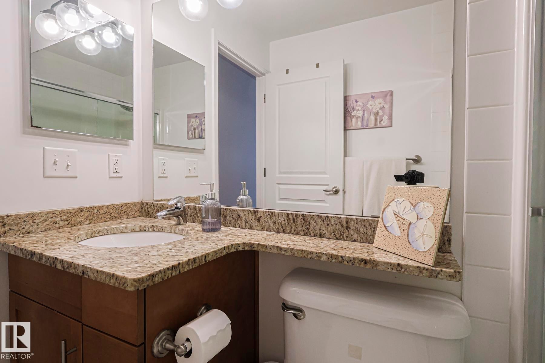 #111 2035 Grantham Co Nw, Edmonton, AB - Indoor Photo Showing Bathroom