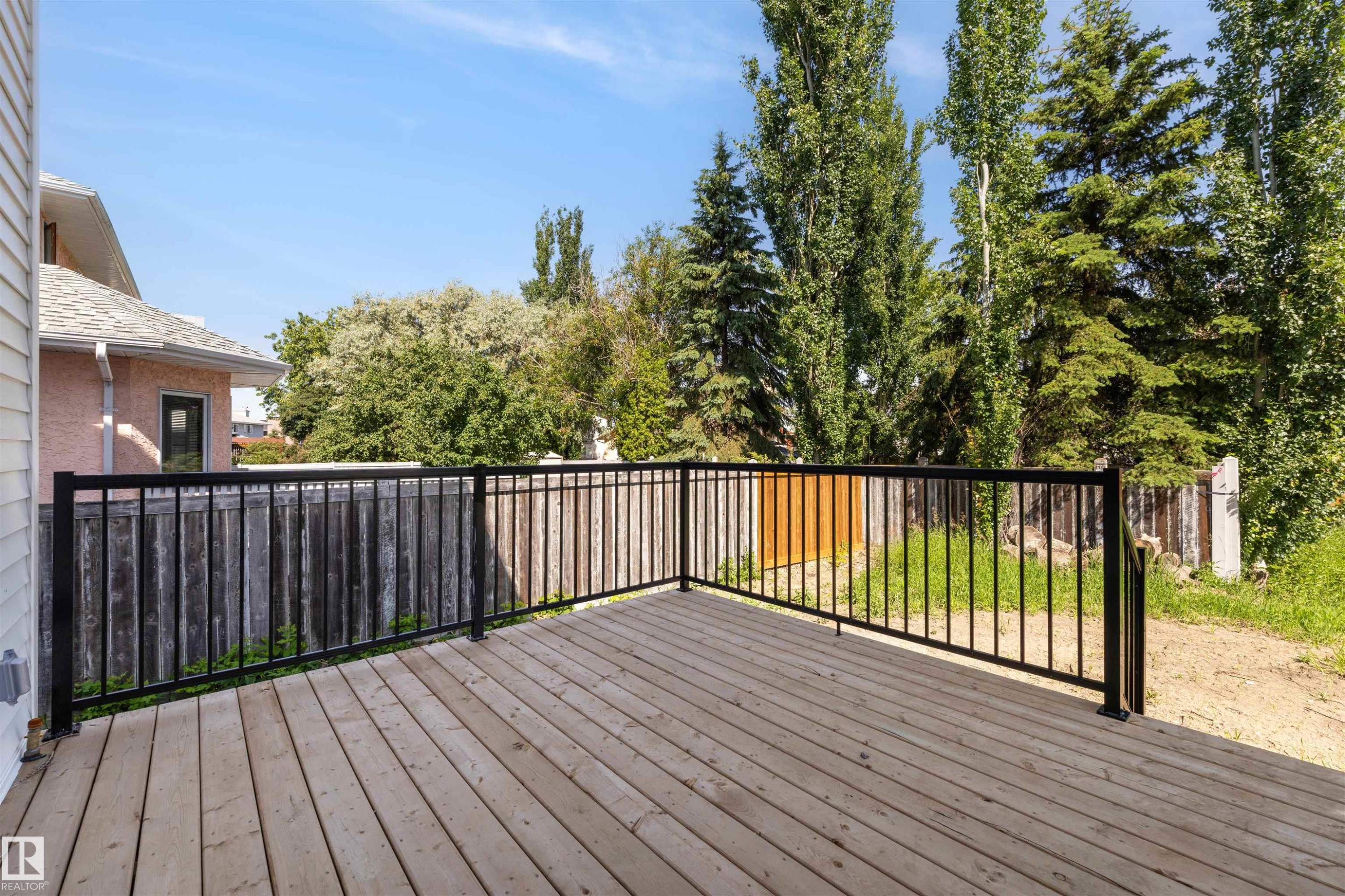 Spacious outdoor deck featuring wood-finish flooring and black metal railings - 30 Elsinore Place Nw, Edmonton, AB