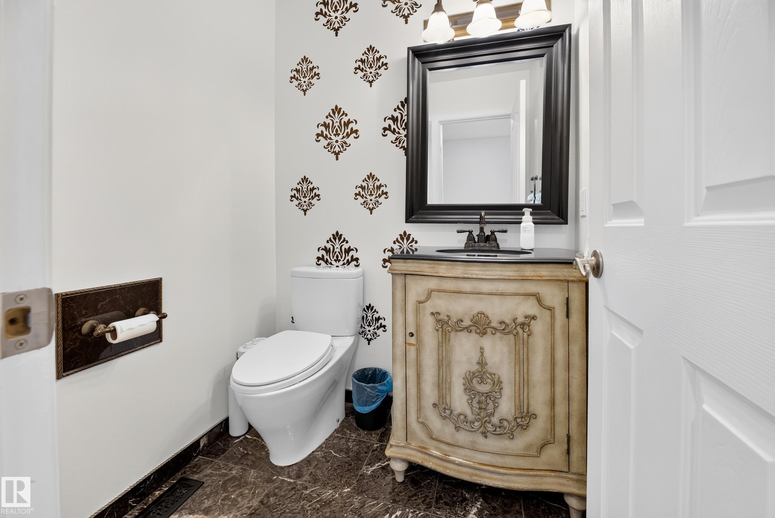 251 River Point(E) Nw, Edmonton, AB - Indoor Photo Showing Bathroom