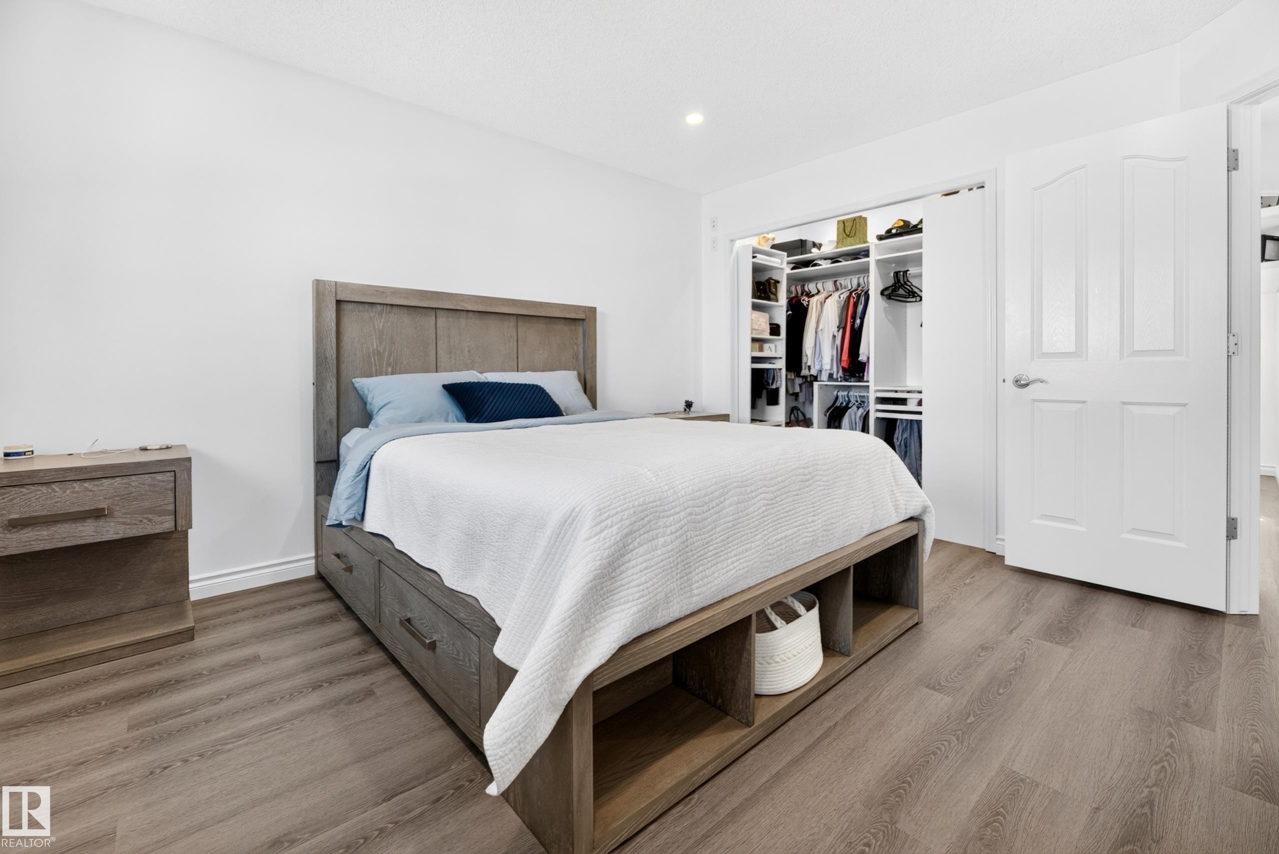 251 River Point(E) Nw, Edmonton, AB - Indoor Photo Showing Bedroom